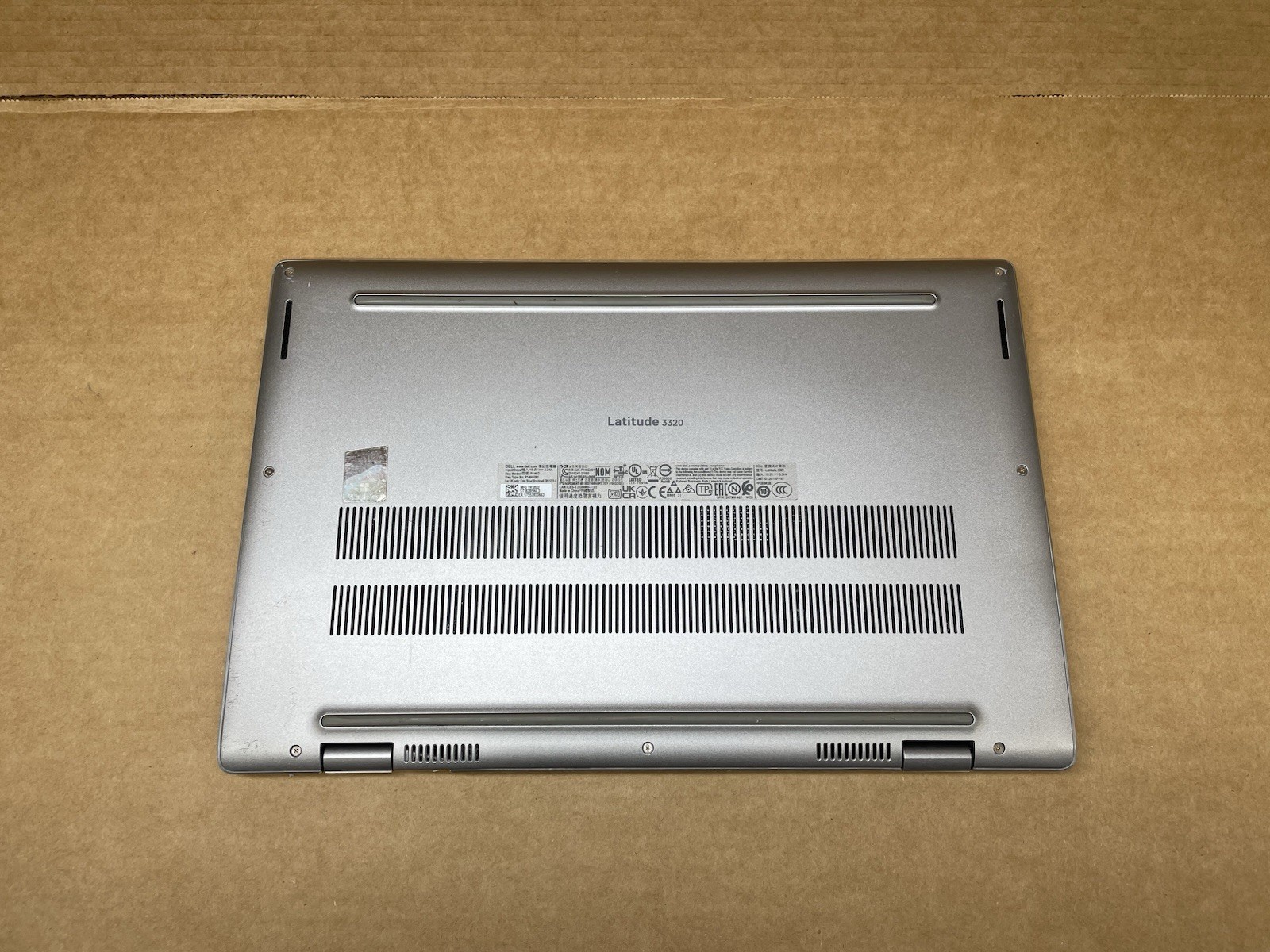 Dell Latitude 3320, Intel Core i7-1165G7 @ 2.80GHz, 8GB RAM, No SSD No Os