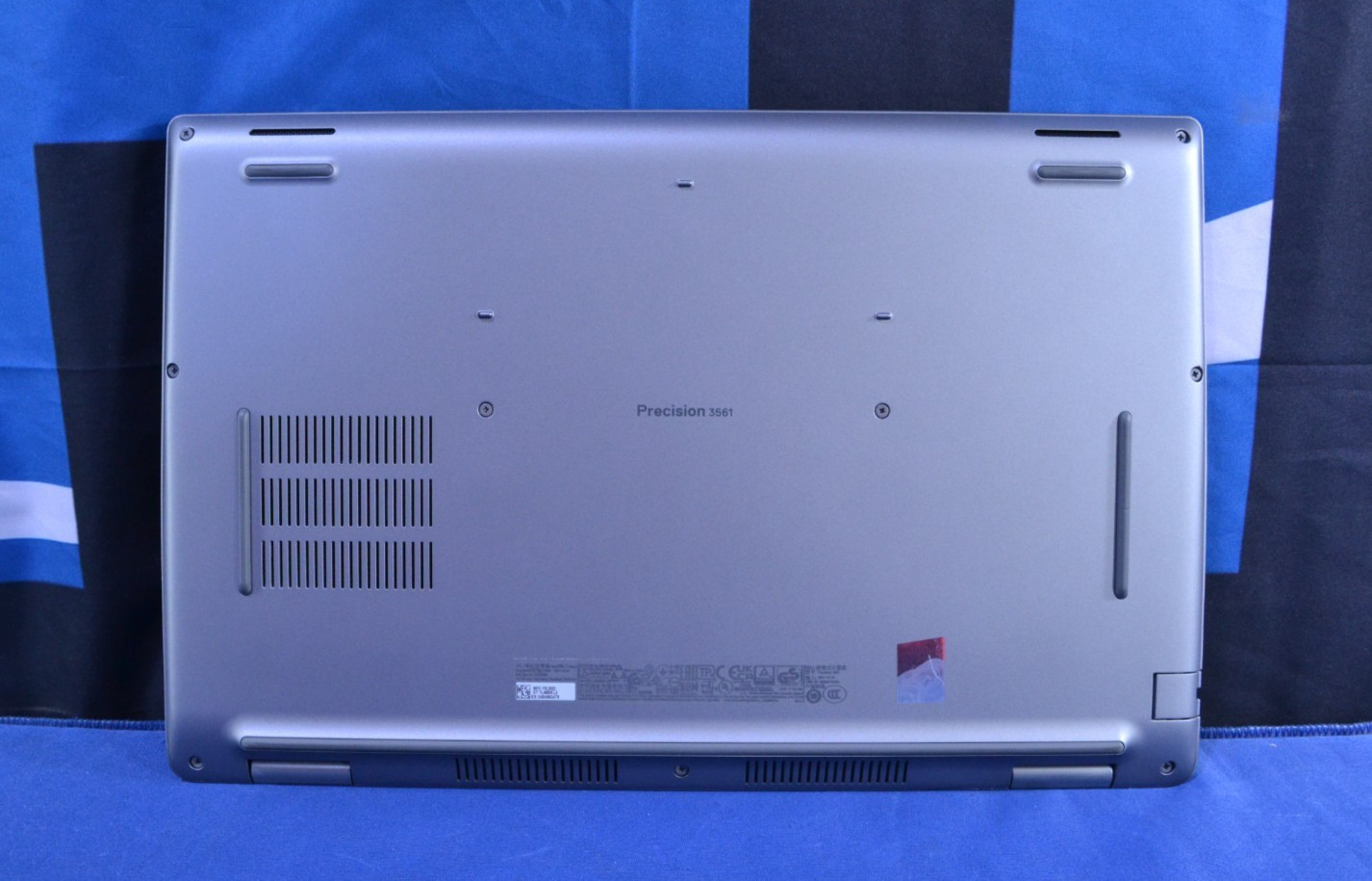 Dell Precision 3561 i7-11850H/ 16GB/ 512GB/ Win 11 (J052102)