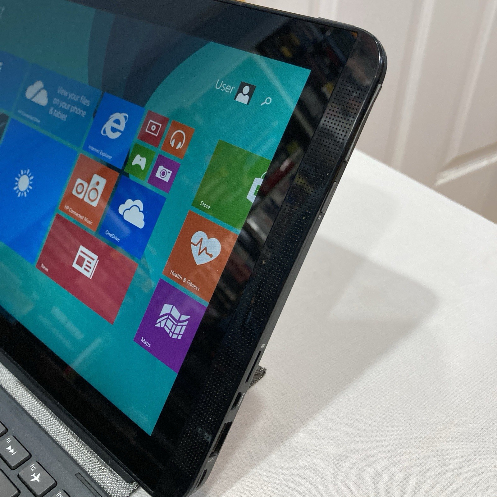 HP Pavilion X2 10.1” PC Tablet Laptop, Intel Atom, 32GB eMMC, 2GB RAM, Win 8.1