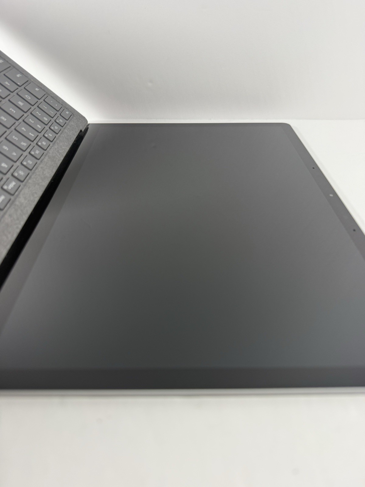 Microsoft Surface Laptop 5 13.5” 1950 Intel Core i7-1265U 16GB RAM 512GB NVME