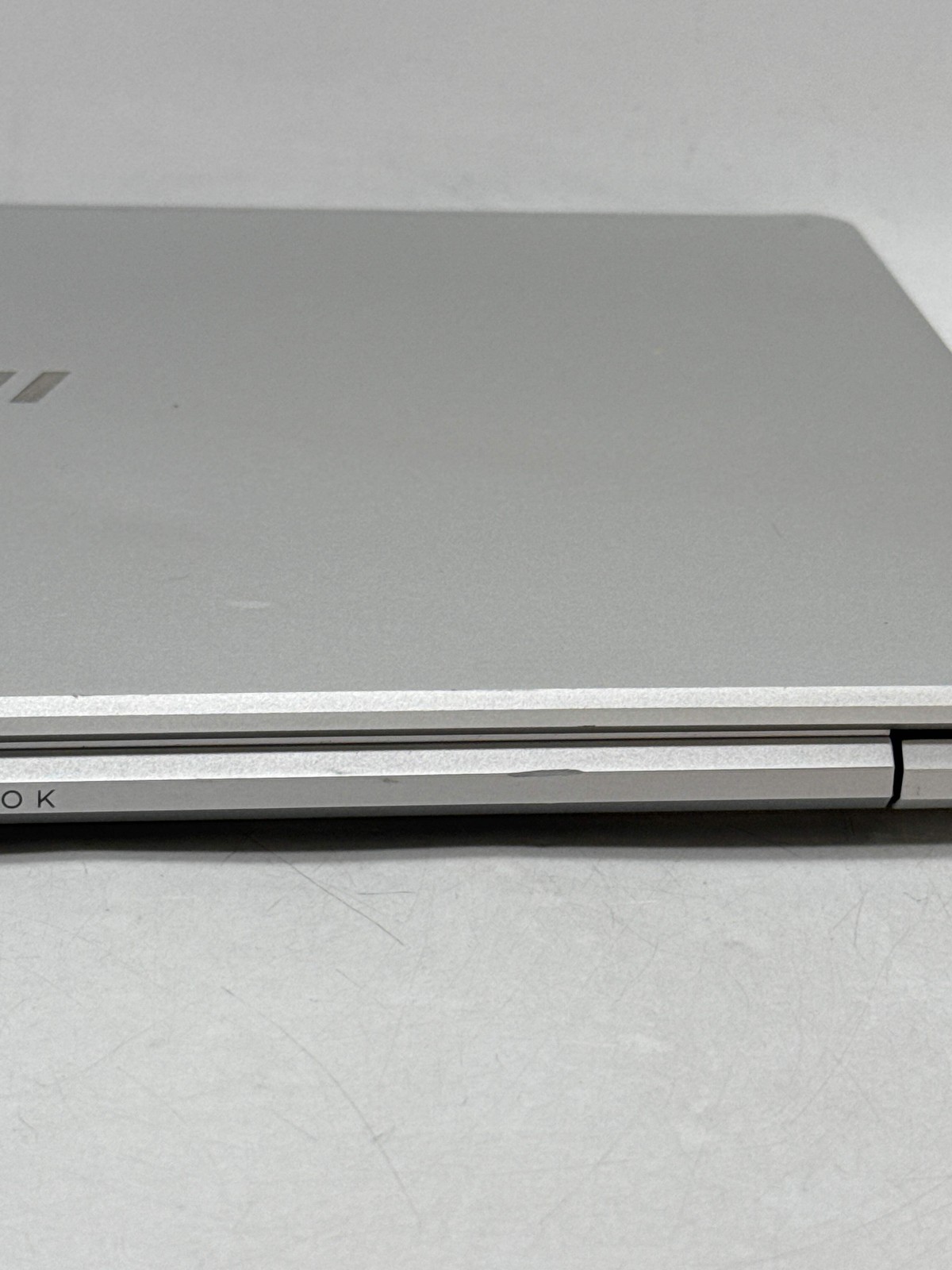 HP EliteBook 640 G10 14.0″ Touch Core i5-1335U 256GB SSD 8GB RAM – Screen Marks