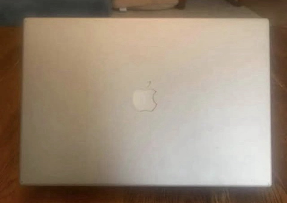 💻🔥 X2 Vintage 17” Silver MacBook Pro (2008) – Rare Large Screen Bundle 🔥💻