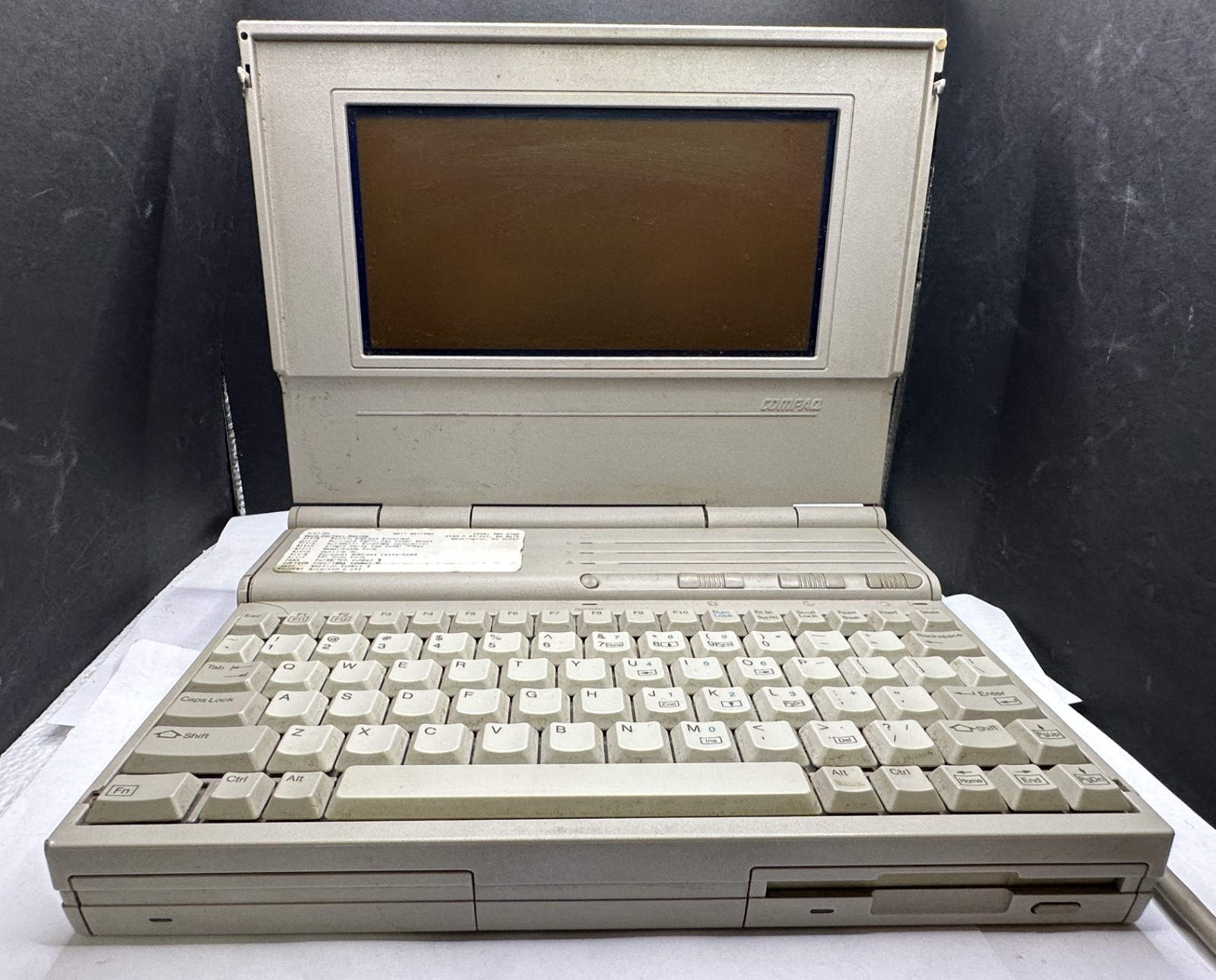 VINTAGE COMPAQ LTE/286 LAPTOP W/ AC ADAPTER, STRICTLY AS IS FOR PARTS/REPAIR!