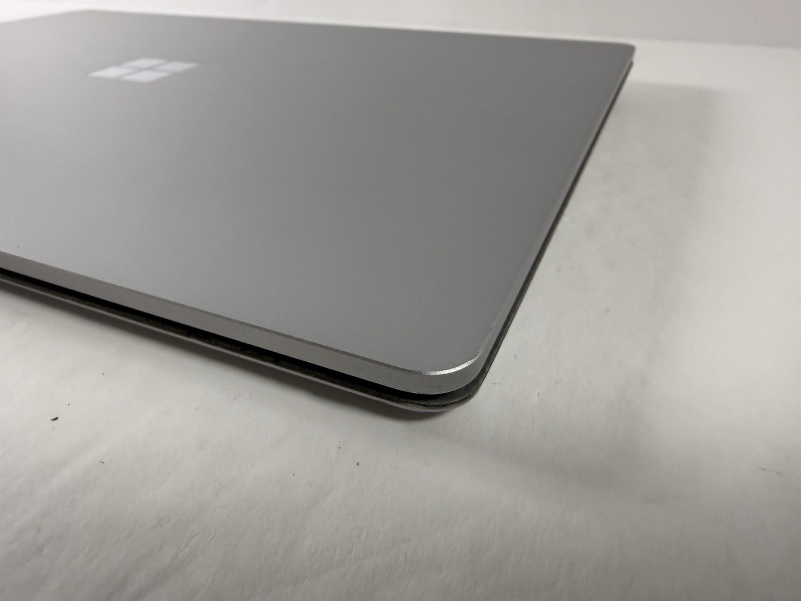 Microsoft Surface Laptop 5 13.5” 1950 Intel Core i7-1265U 16GB RAM 512GB NVME