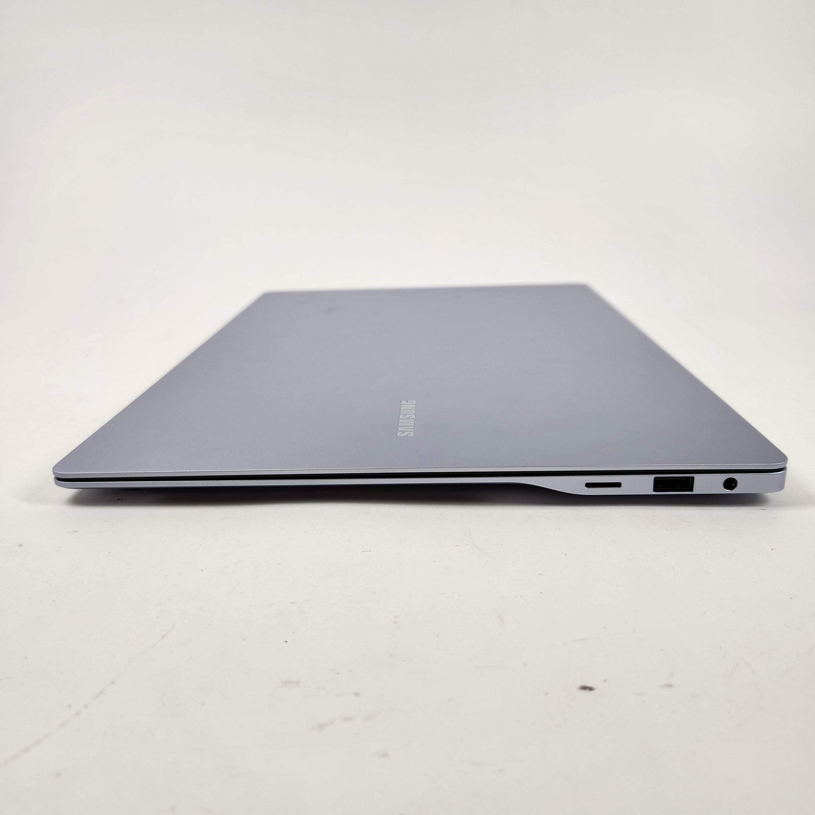 Samsung Galaxy Book4 Edge NP940XMA 16″ Snapdragon X Elite 3.4GHz 16GB RAM 512GB