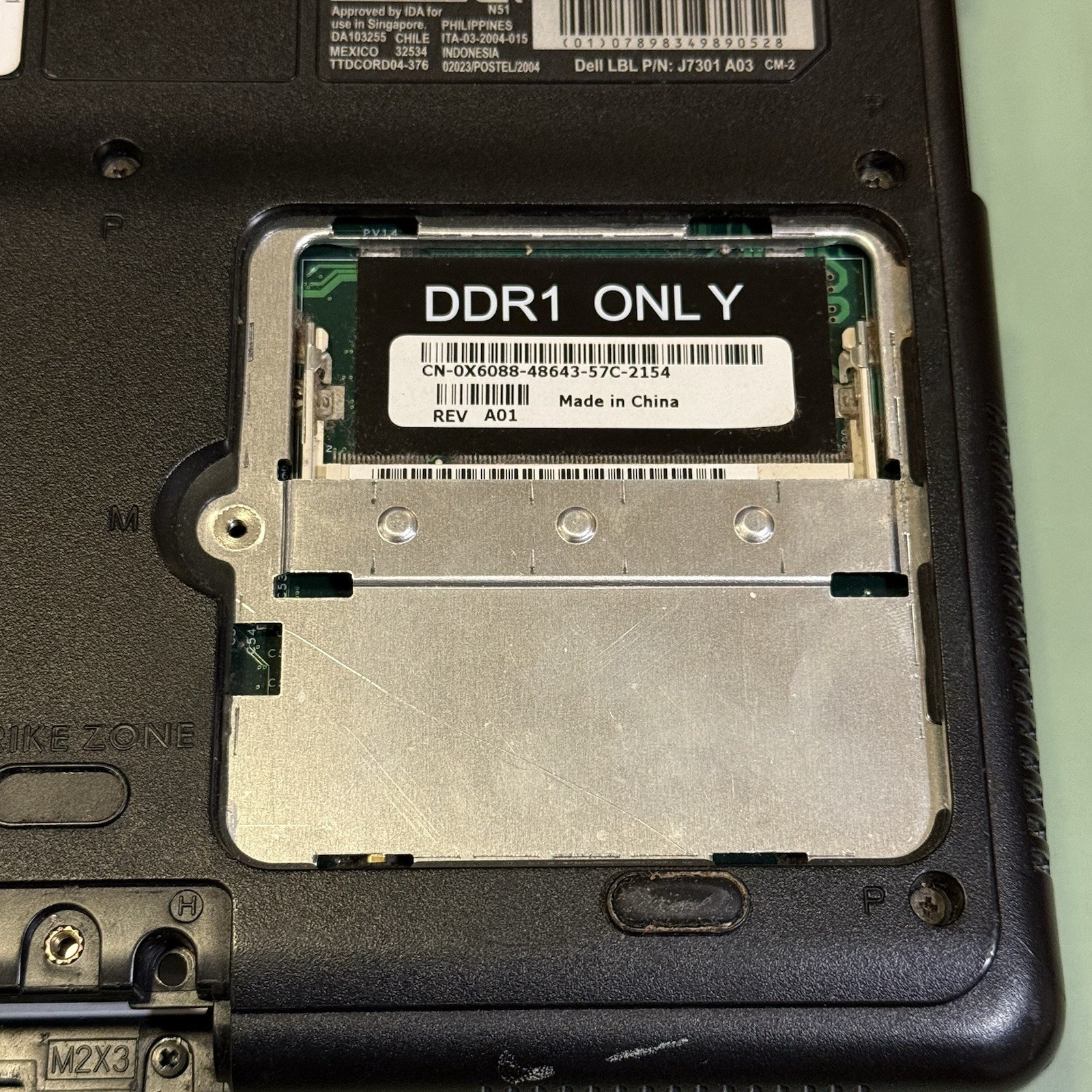 Vintage Dell Inspirion 1200 Laptop Model PP10S Untested For Parts Repair