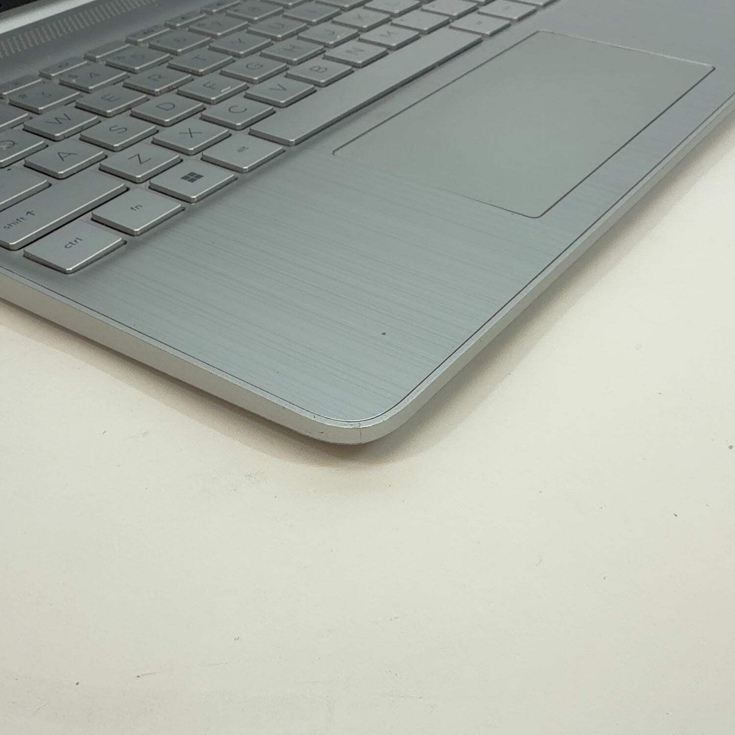 HP Laptop 15-DY2791WM 15.6″ i3-1115G4 3.0GHz 16GB RAM 1TB SSD
