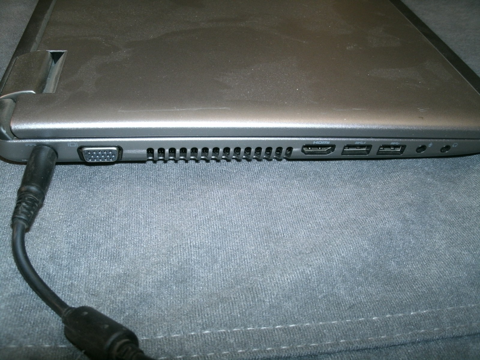 DELL Vostro 3560 Laptop Computer – Turns on – Selling For Parts – Has Charger