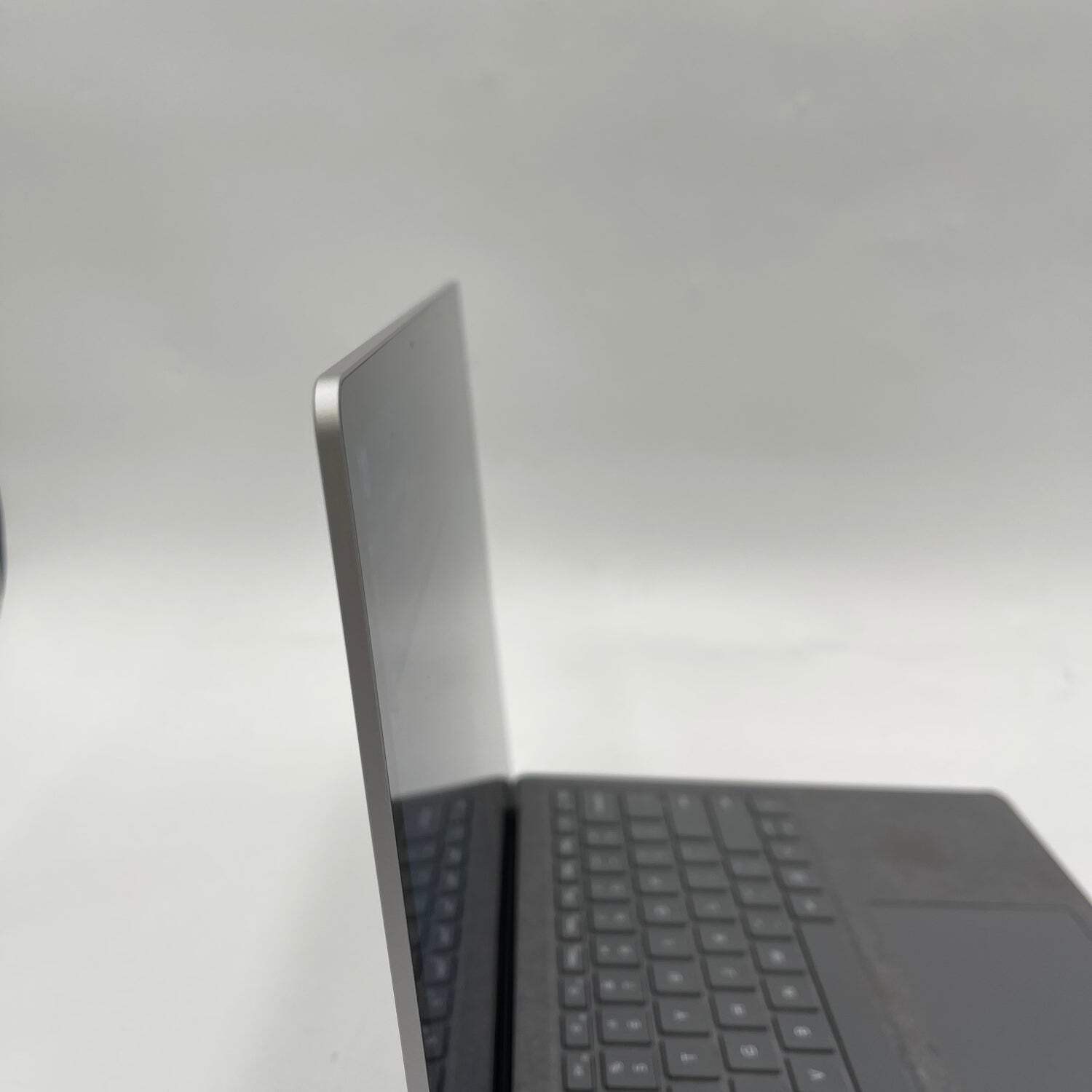 Microsoft Surface Laptop 4 1950 13.5″ i5-1135G7 2.4GHz 512GB SSD