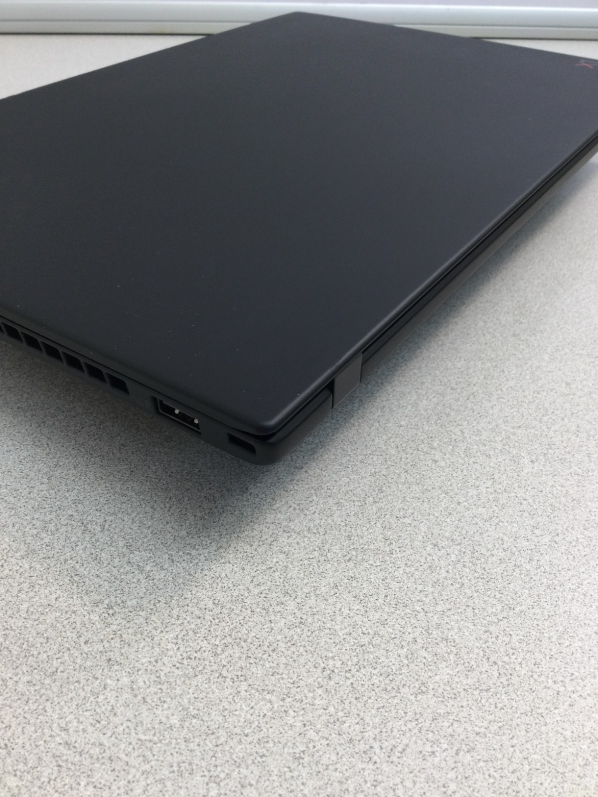Lenovo ThinkPad X1 Carbon Gen 6 14” core i7 8th gen 1.80GHz 8GB 128 GB SSD