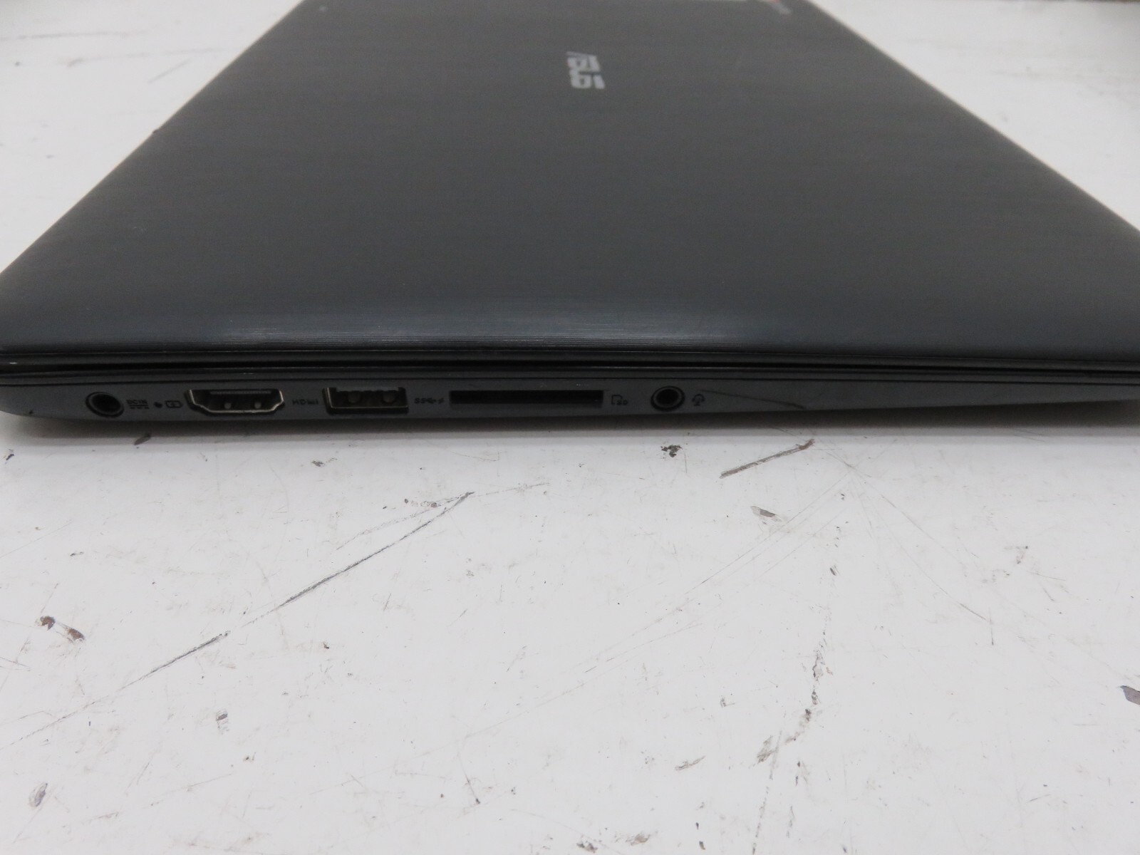 Asus C300MA-DB01 ChromeBook Intel Celeron N2830 2GB Ram 16GB eMMC Bad Battery