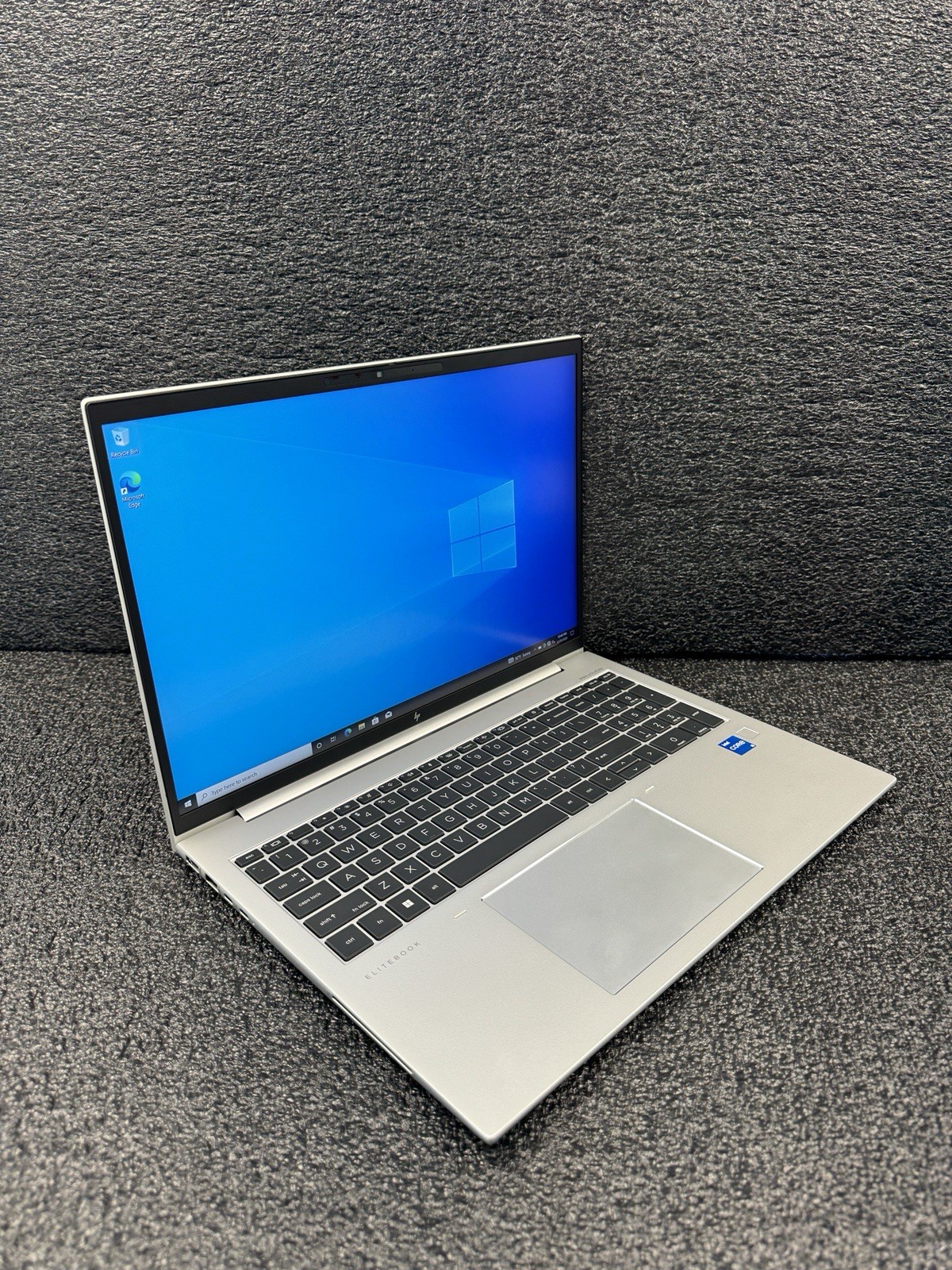 HP EliteBook 860 G9 16”/Intel i5-12th GEN/32GB RAM/256GB SSD/ NO CHARGER/ MINT✅