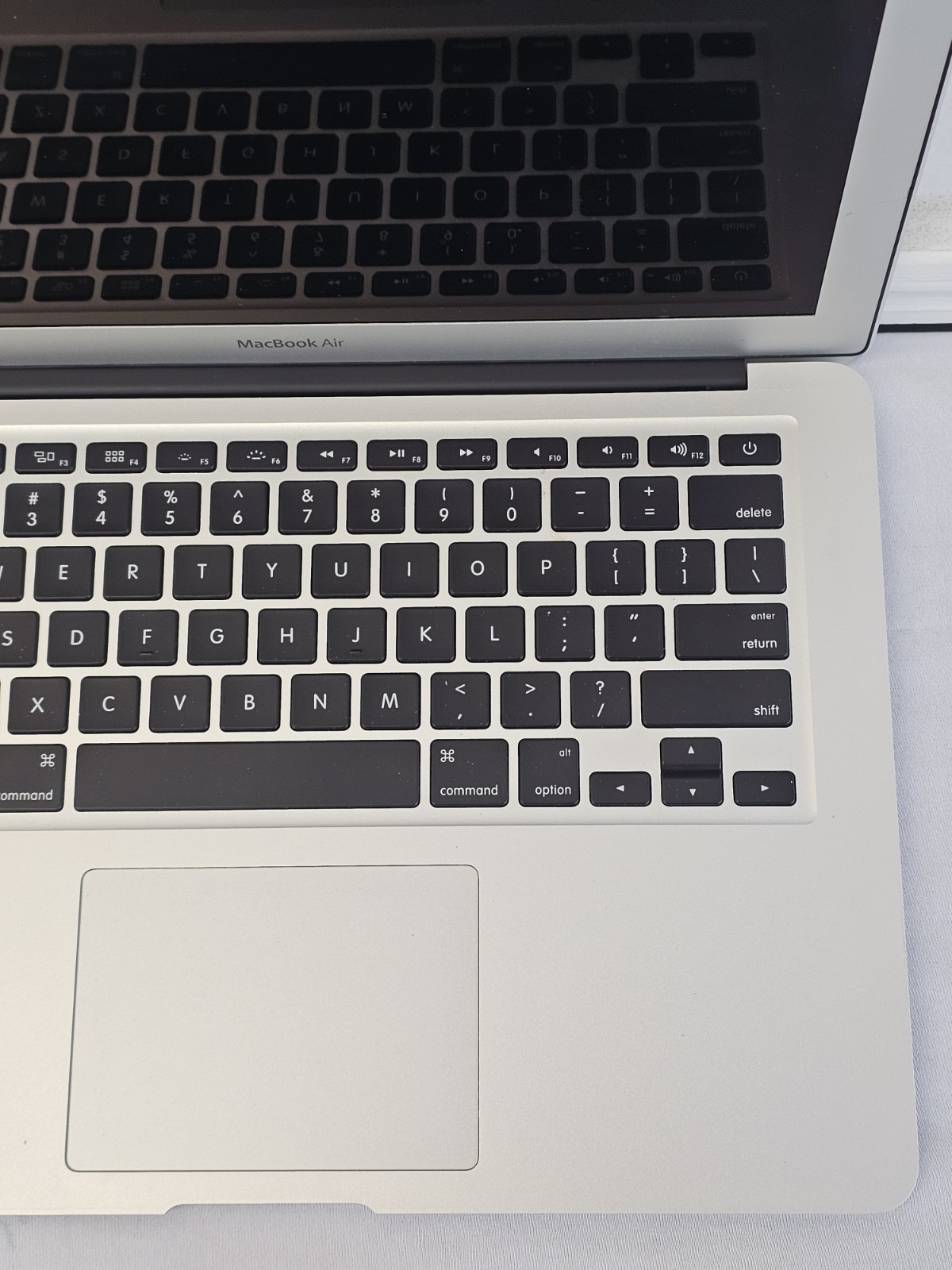 Apple MacBook Air A1466 Laptop – i5-3427U – 4GB RA – 128GB SSD – BAD BATT – READ