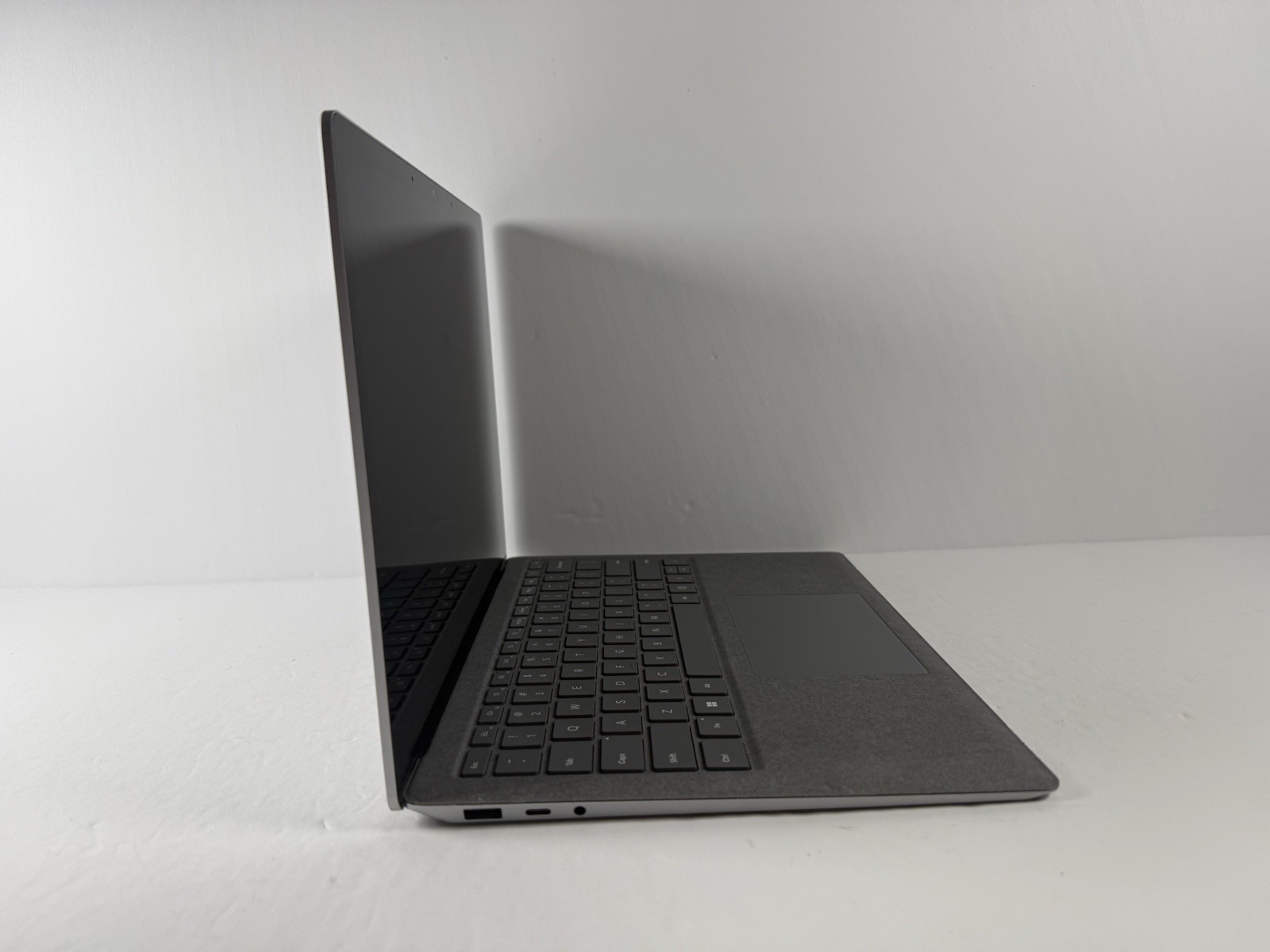 Microsoft Surface Laptop 5 13.5” 1950 Intel Core i7-1265U 16GB RAM 512GB NVME