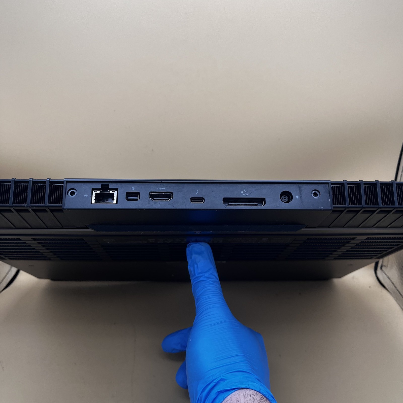 Alienware 15 R3 15.6″ Gaming Laptop — No Power / Suspected Dead Motherboard