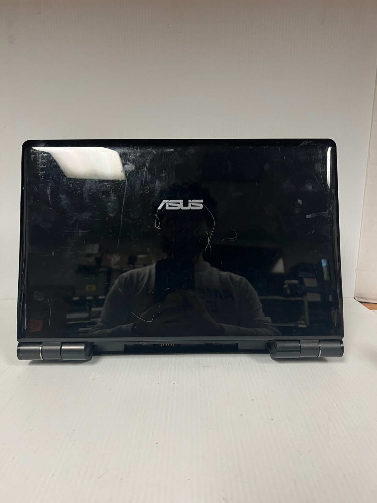 ASUS U81A 14″ Laptop, intel centrino, No RAM, No HDD