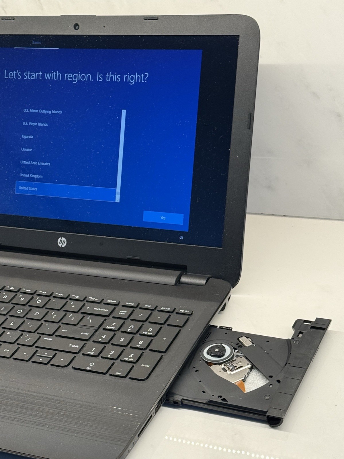 HP Notebook 15-ba009dx 15.6″ Laptop