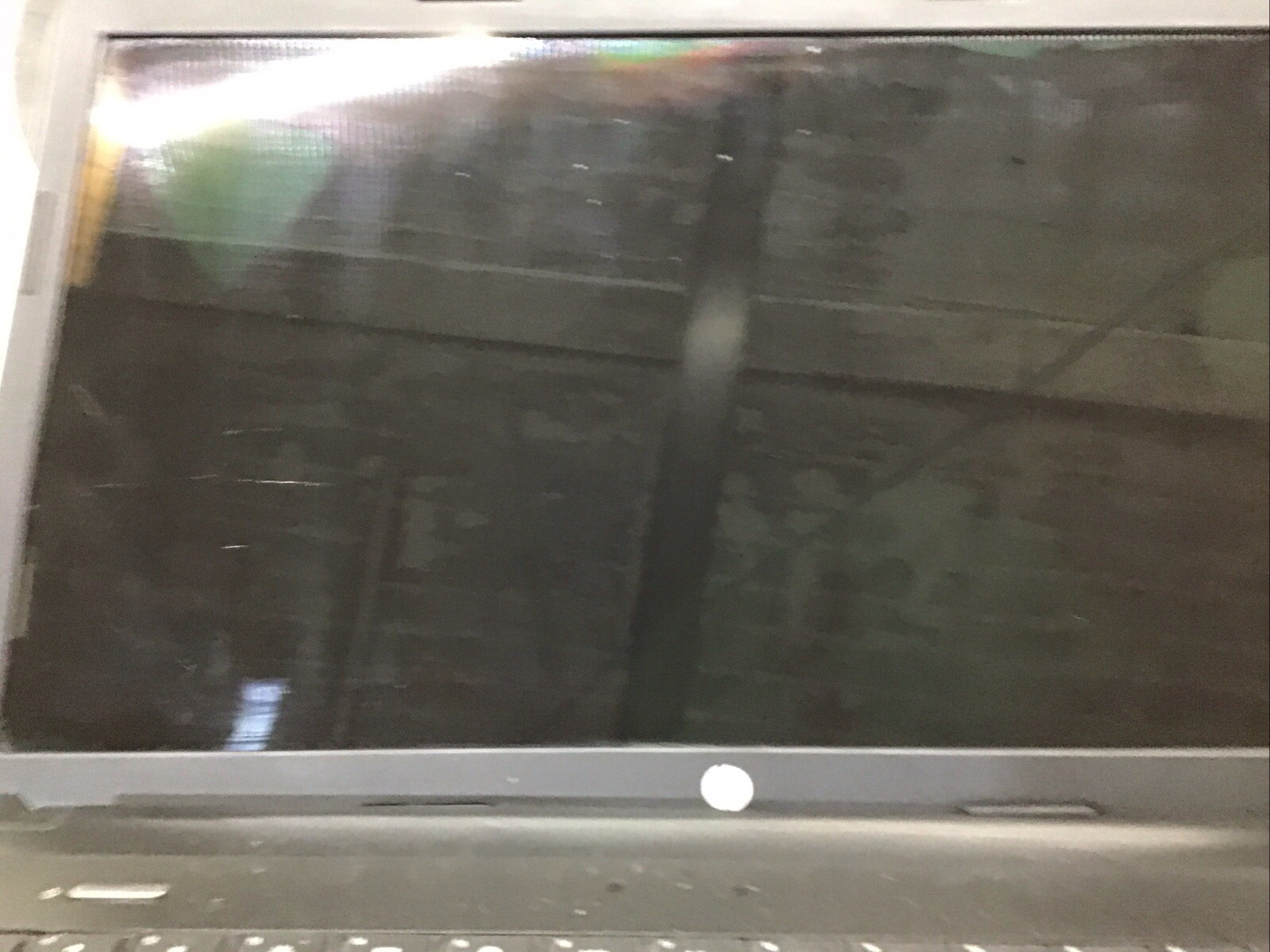 HP 2000-2D22DX AMD Quad-Core A6-5200 2GHz 4 GB NO HDD No Batt Cracked Screen