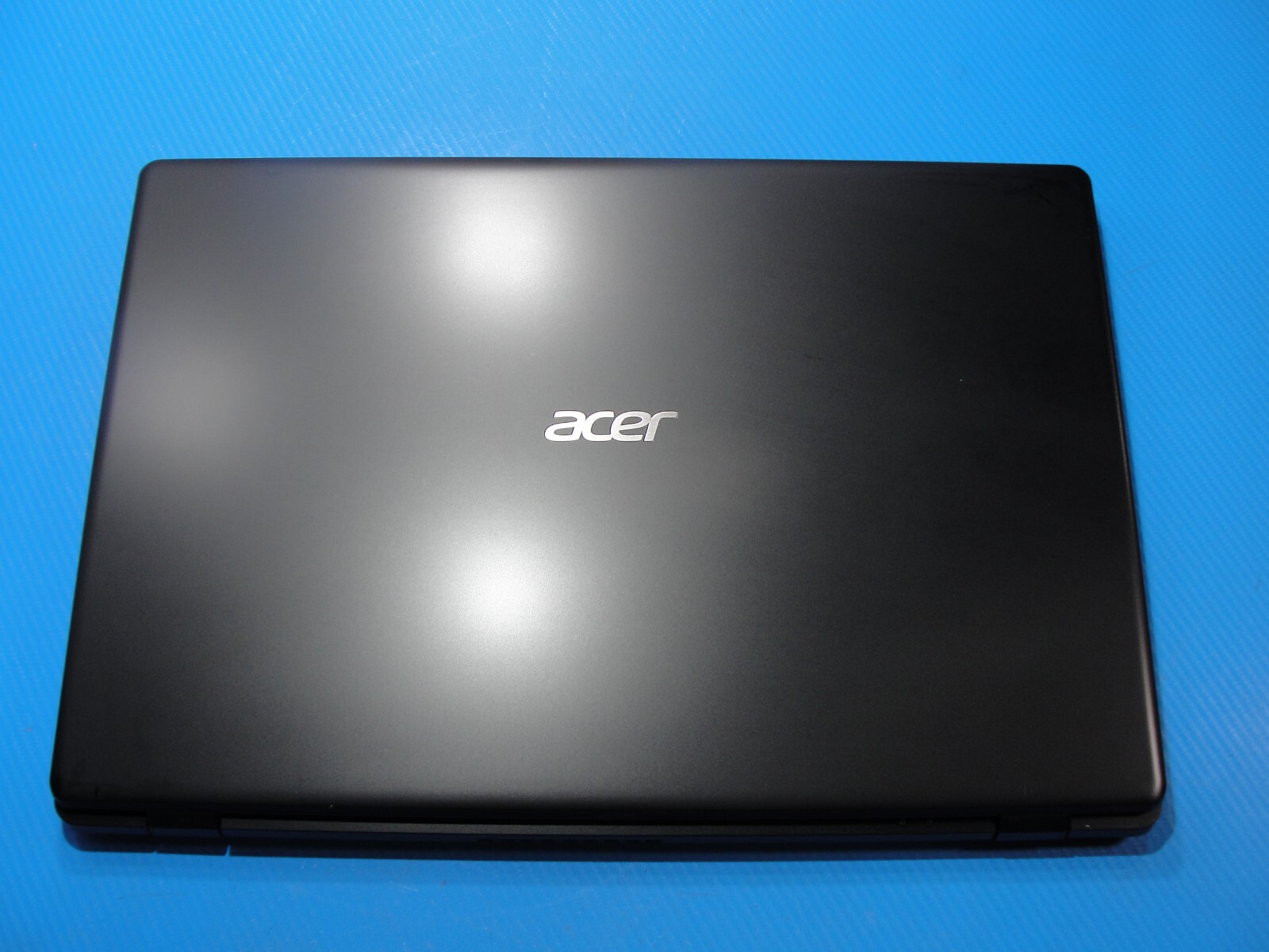 Acer Aspire 3 A317-52-569E 17.3” HD Intel Core i5-1035G1 1GHz 8GB 1TB HDD+Charge
