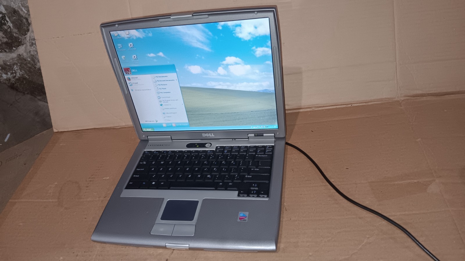 Vintage Dell Latitude D510 Laptop Windows XP pro SP3 Serial port Parallel port