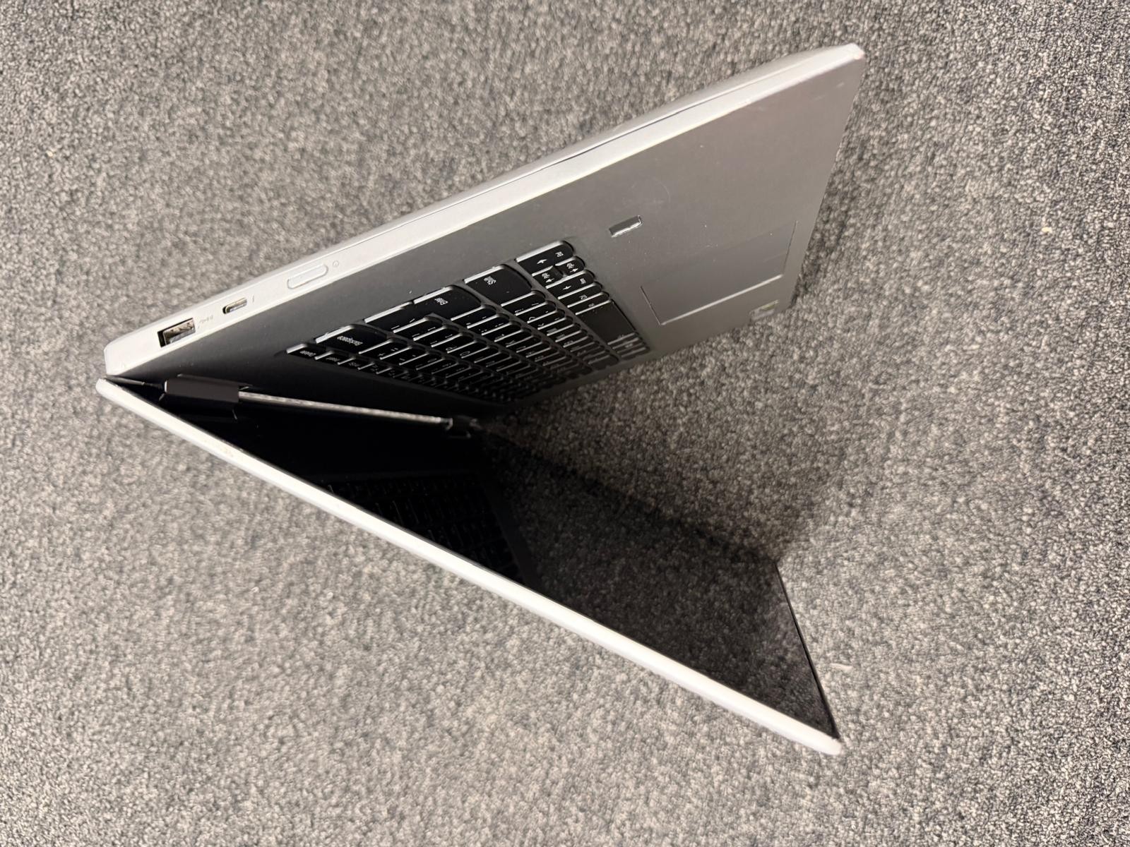 Lenovo Yoga 720-15IKB i7-7700HQ | 2-in-1 15.6″ 4K UHD IPS Touchscreen Win11Pro