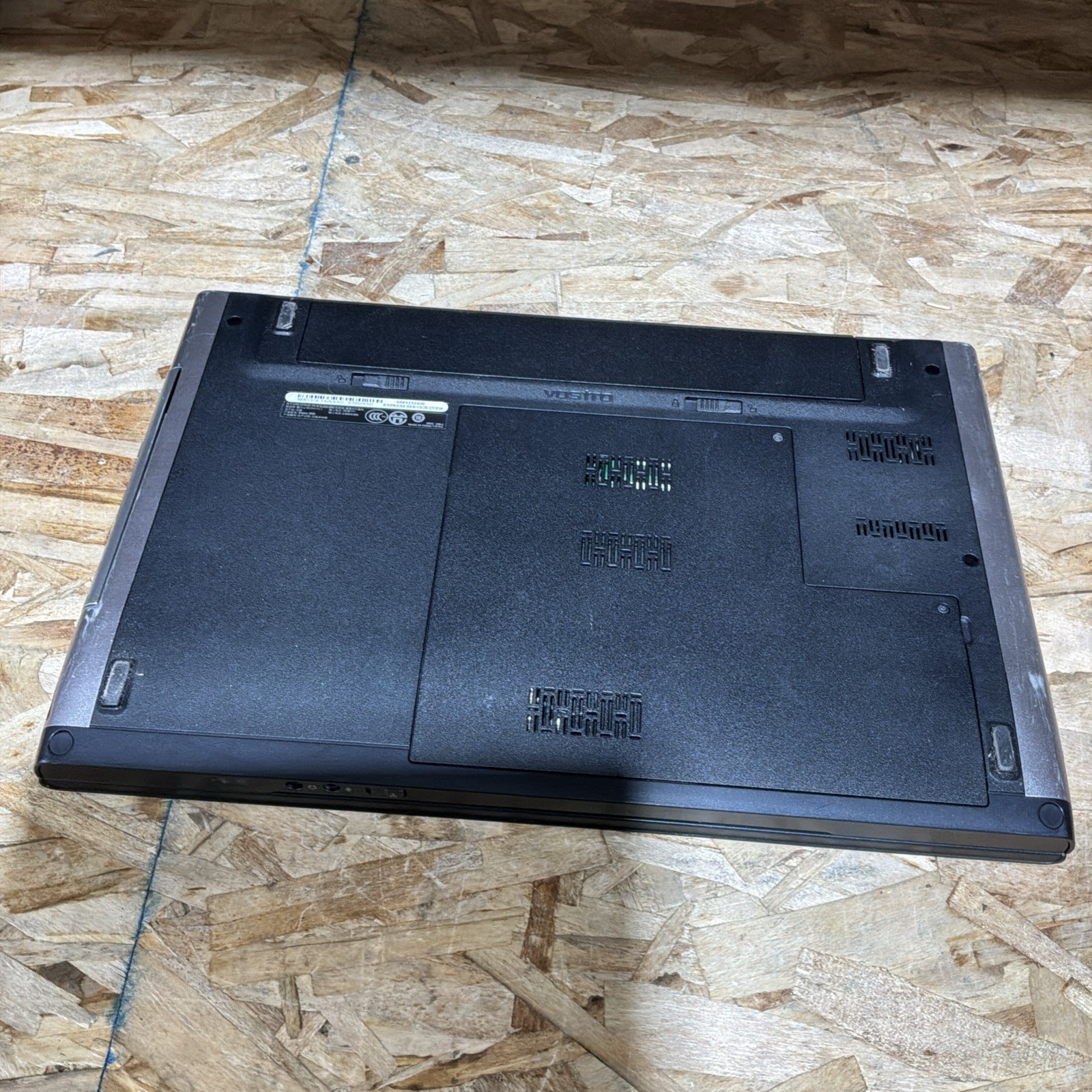 Dell Vostro 3500 Intel Core i3 360M 15″ 4GB RAM 250GB HDD-BOOTS BIOS C275