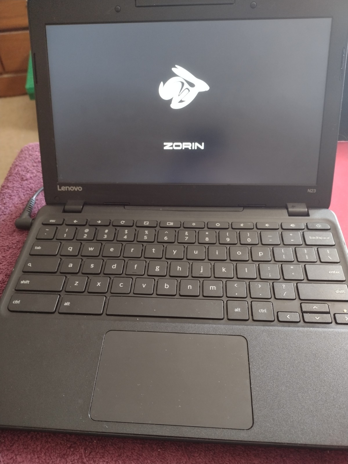 Lenovo N23 Chromebook 1.60 GHz 2GB Ram 16GB NICE CLEAN ZORIN OS WITH CHAGER