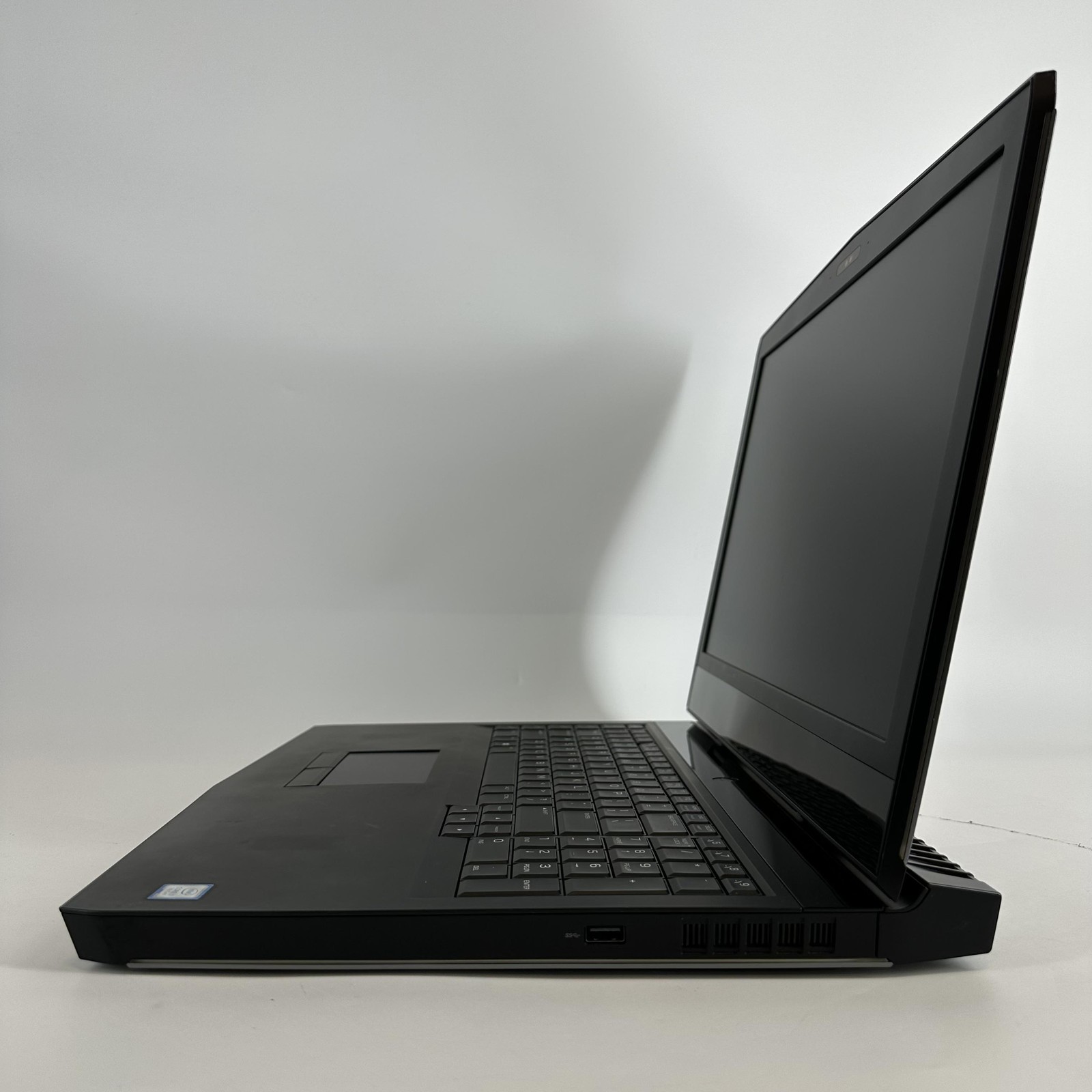 Dell Alienware 17 R4 FHD i7-7700HQ 2.80GHz 16GB 128GB SSD/1TB HDD GTX 1070 Good