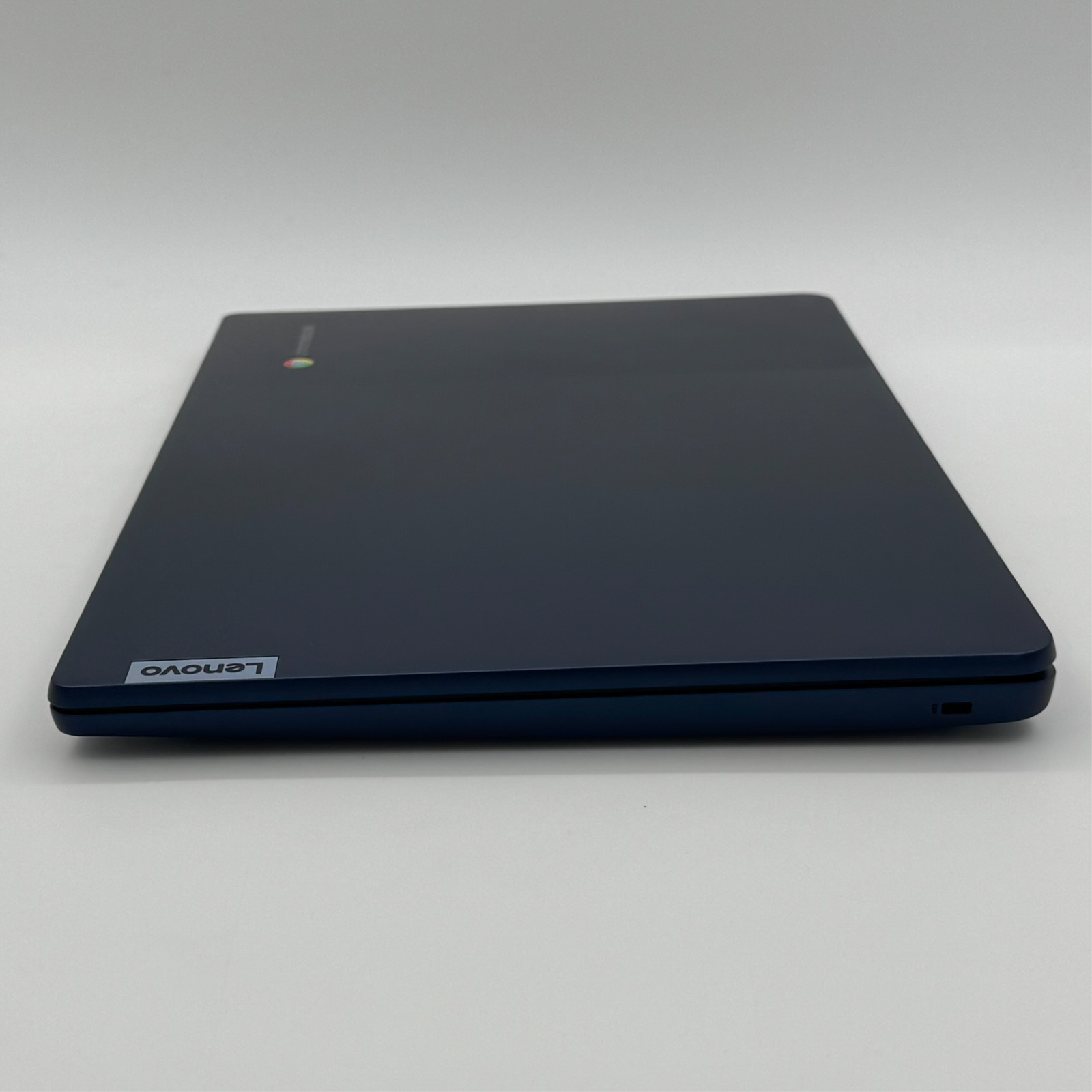 Lenovo IdeaPad Slim 3 Chromebook 14″ FHD MediaTek 8-Core 4GB 64GB Abyss Blue