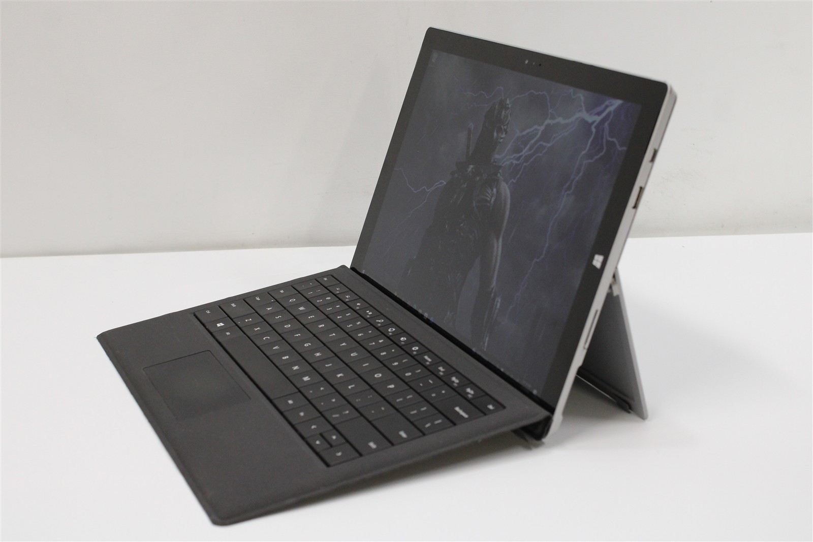 Microsoft Surface Pro 3 12″ i5-4300U 1.90GHz 4GB RAM 128GB SSD Windows 10 Pro