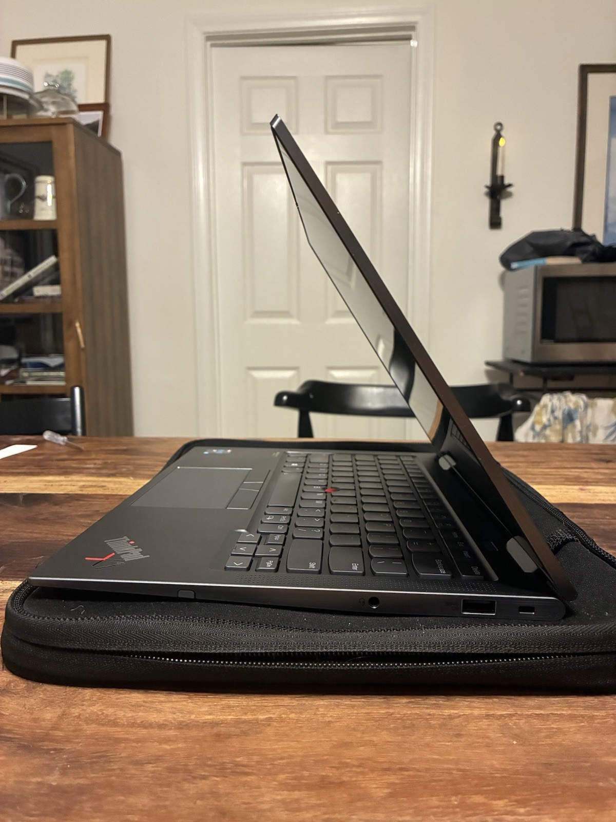 Lenovo ThinkPad X1 Yoga Gen 6 – NOT WORKING – Includes Charger & Case