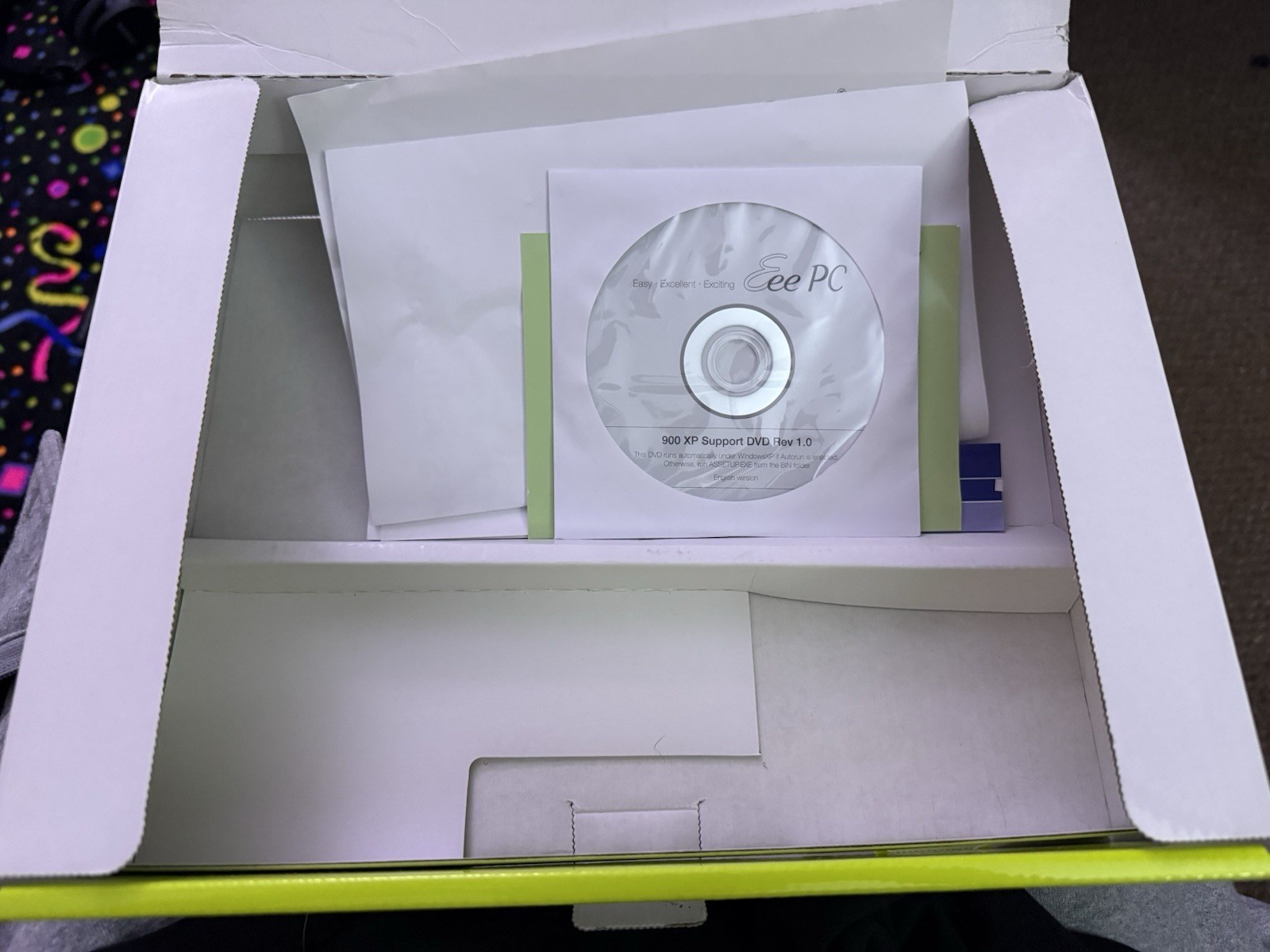 ASUS Eee PC 900 Vintage Netbook – Windows XP – Charger & Case Included