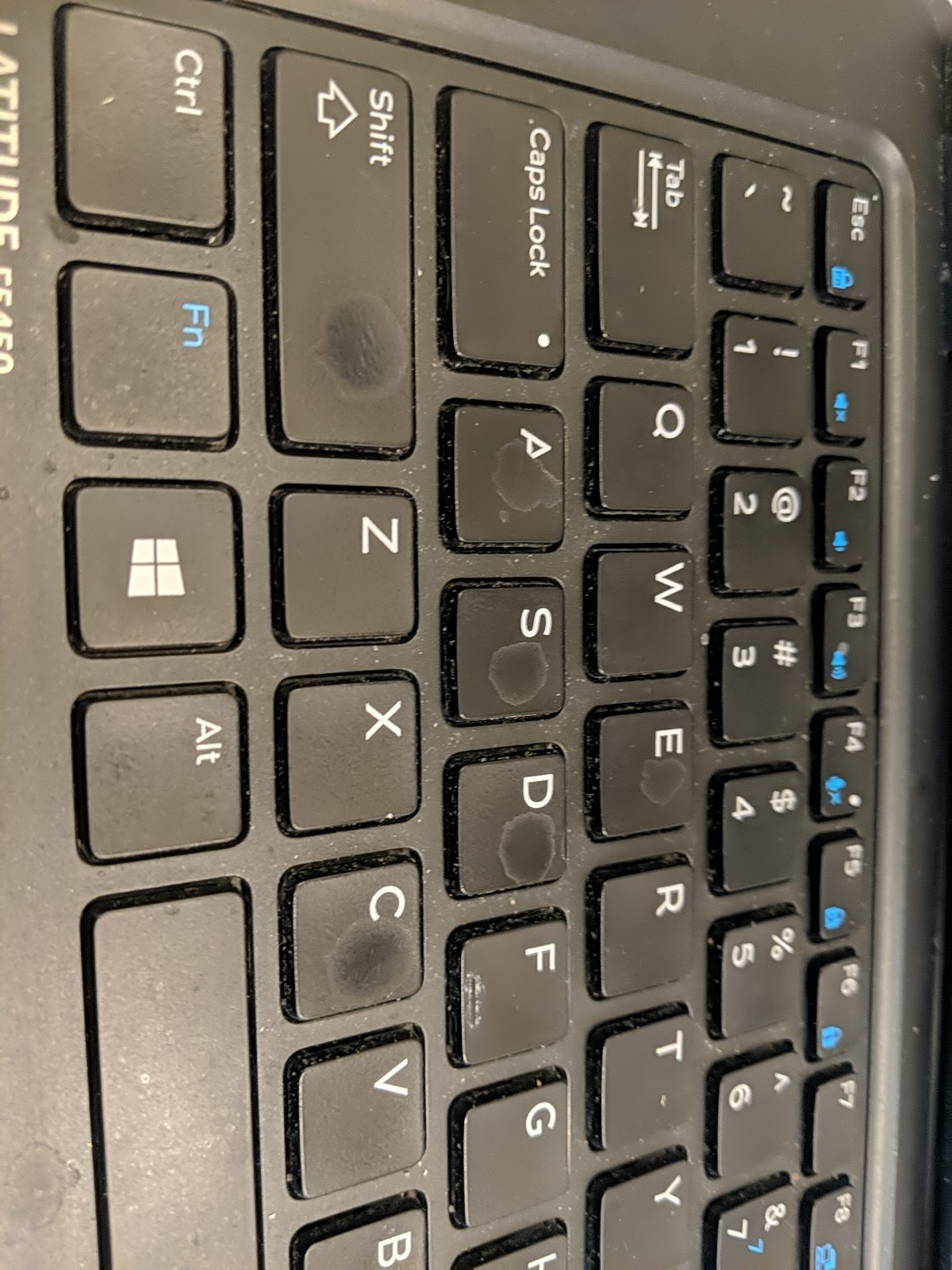 Dell Latitude E5450 (i5-5200U, 8GB Ram, 466GB HD) Win 10 + Charger – WORN KEYS