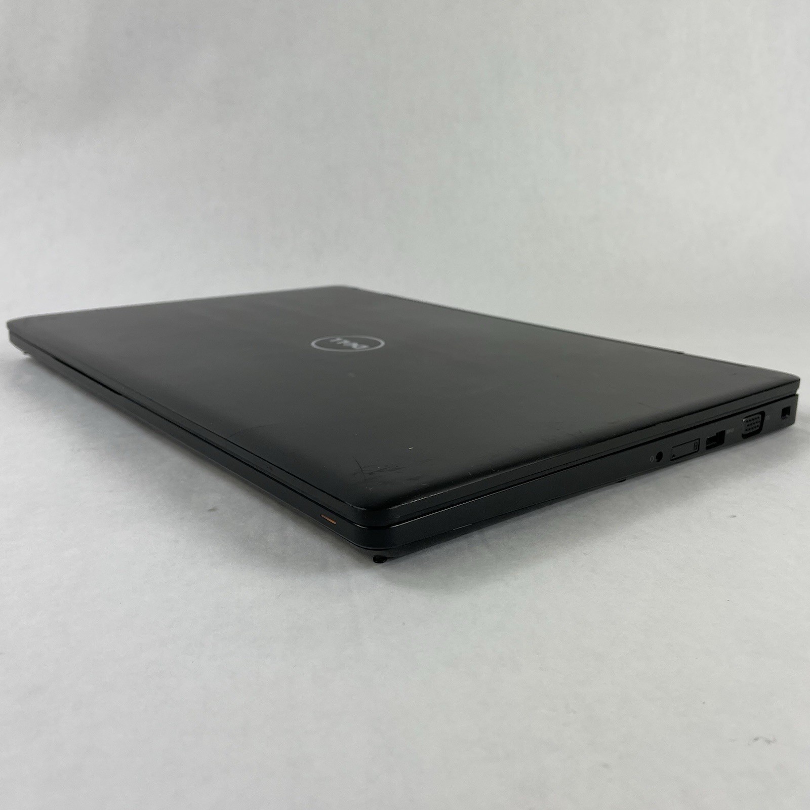 Dell Latitude 5580 15.6″ i5-7300U 2.60 GHz 8 GB RAM No SSD No OS – Bad Edge