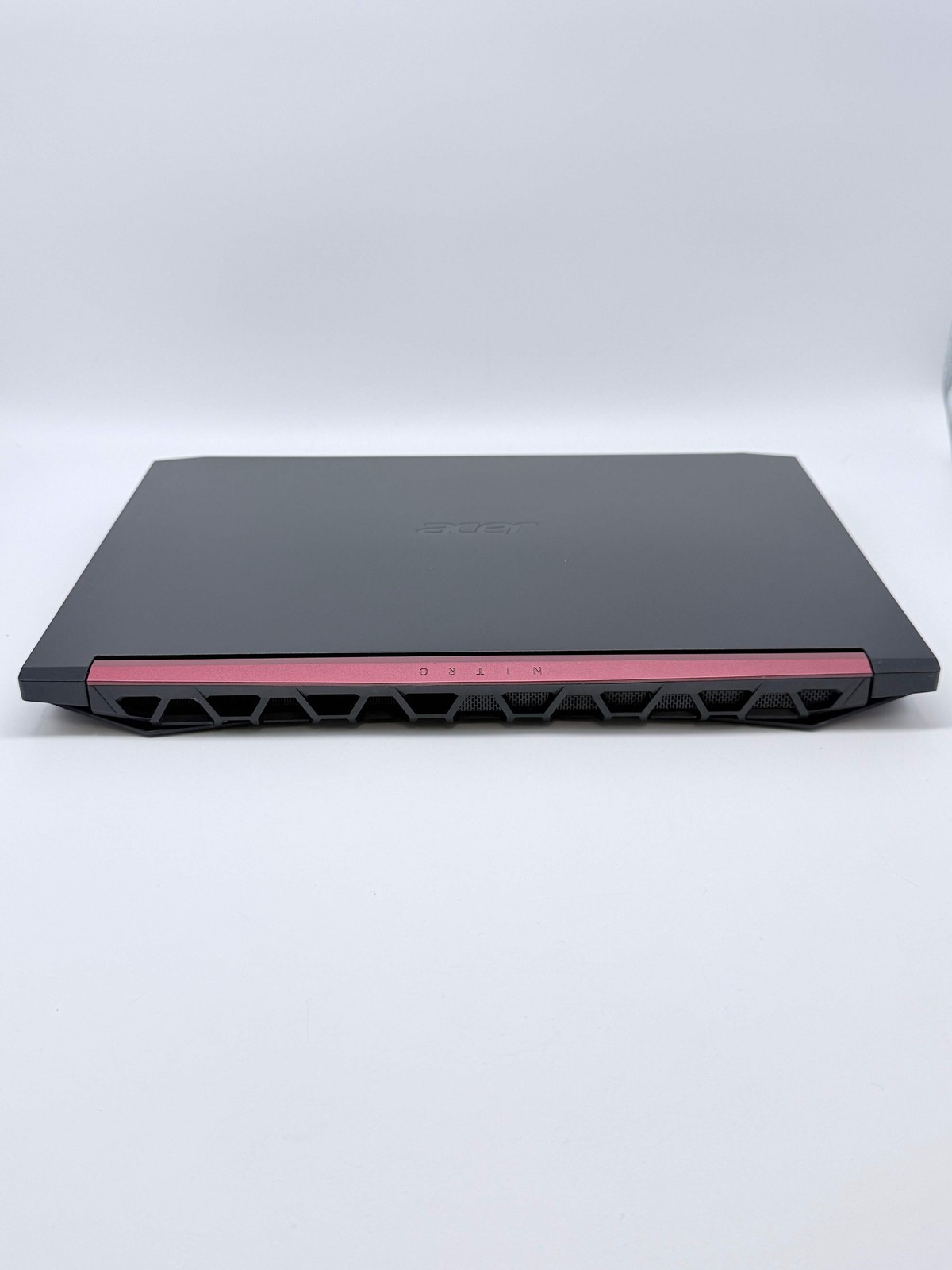 Acer Nitro 5 N18C3 14″ Core i5 8GB RAM 1TB HDD w/ Charger Loose Hinge
