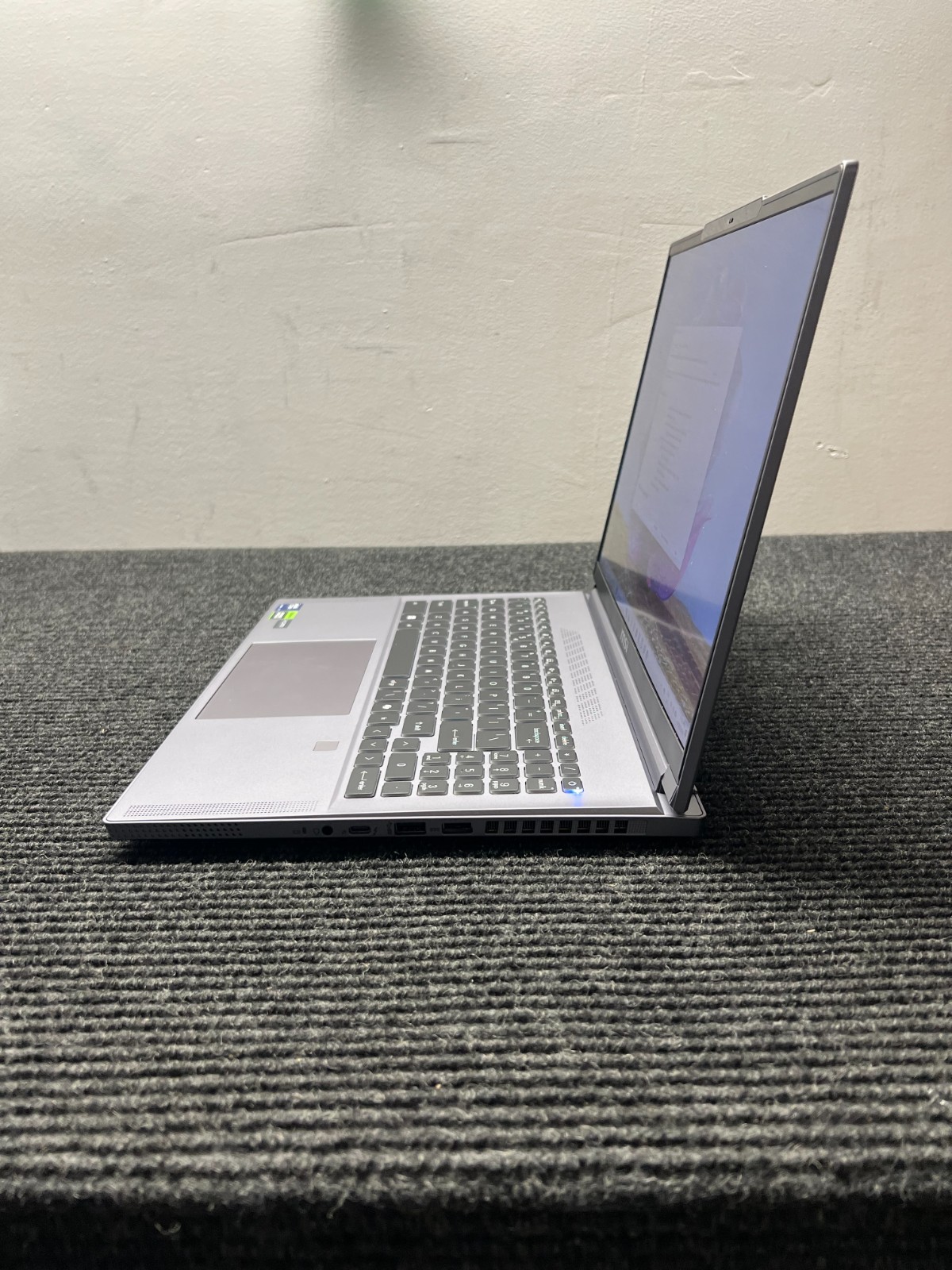 MSI Creator 16 AI Studio A1VIG Laptop
