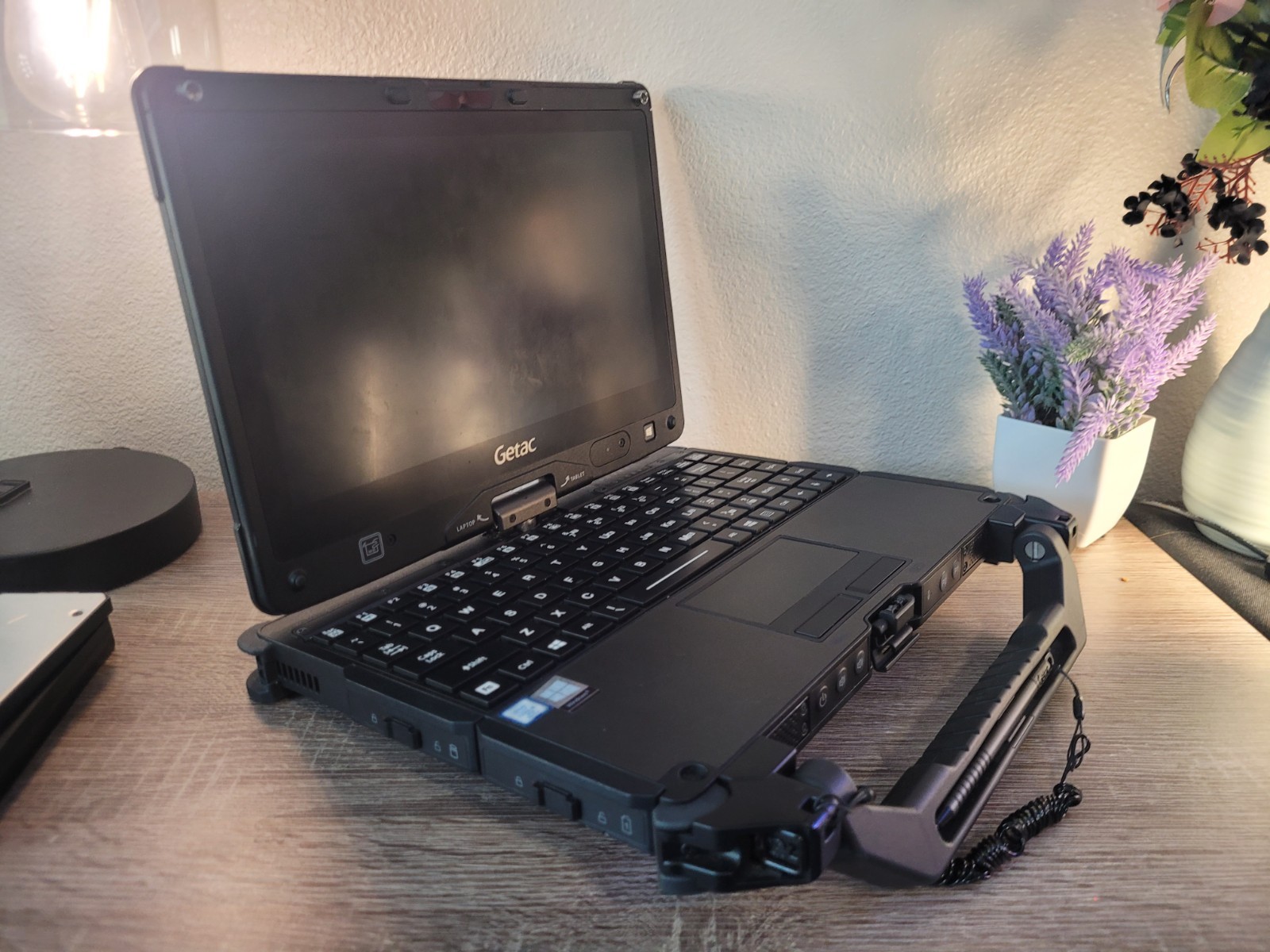 Getac V110G4 Tough 2-in-1 w/ 4 Batteries, 2 Caddies a 256GB & 128, Charger Linux