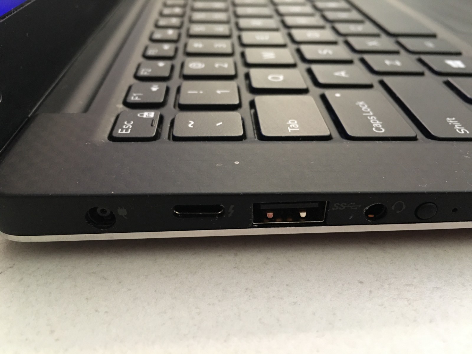 Dell XPS 13 Intel i5-7200U 2.5GHZ, 256GB NVMe, 8GB RAM, Win11 Office 2024