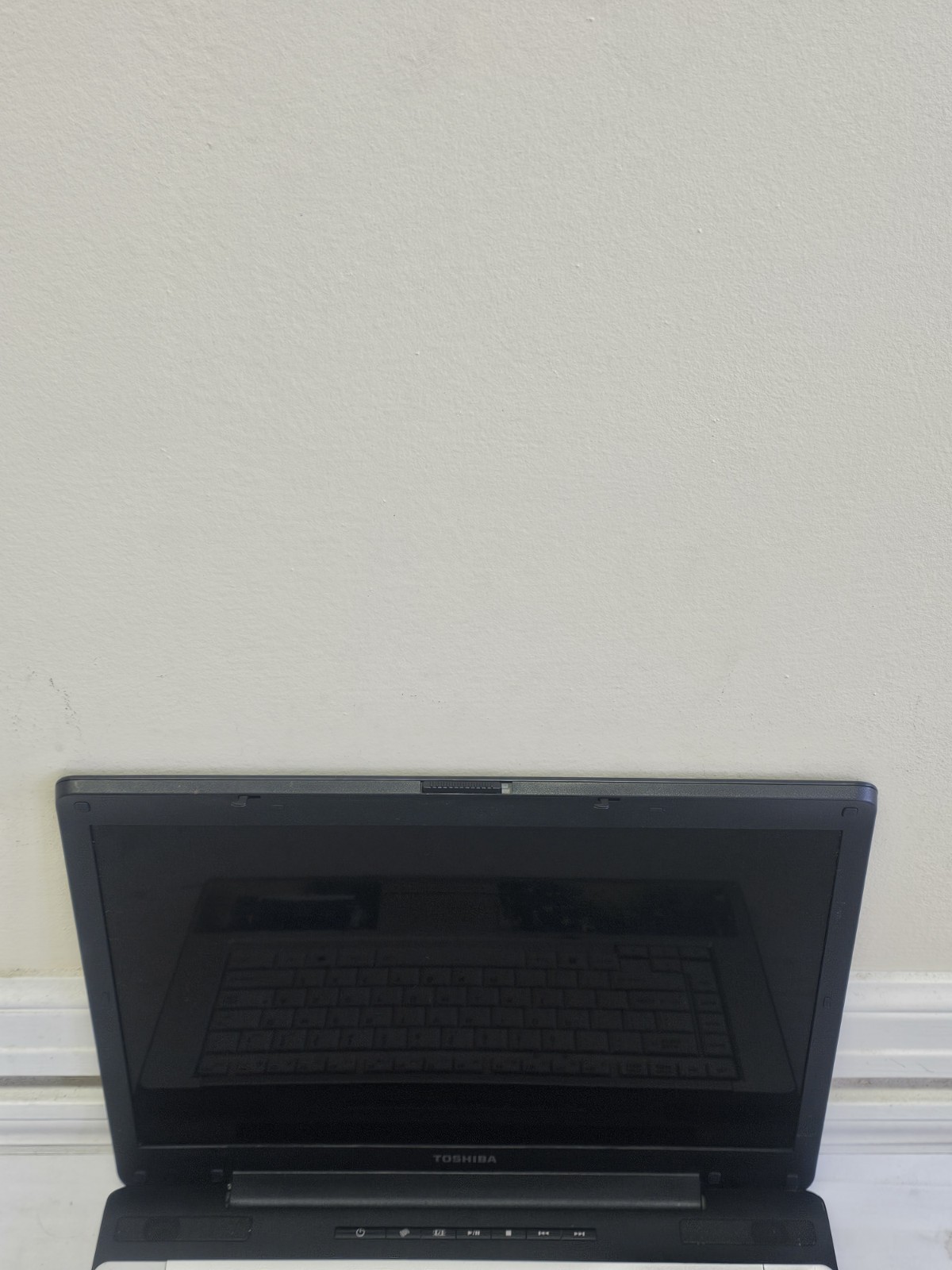 Toshiba Satellite A215-S7433 Laptop – AMD Athlon 64X2 – 2GB RAM – BAD BATT READ