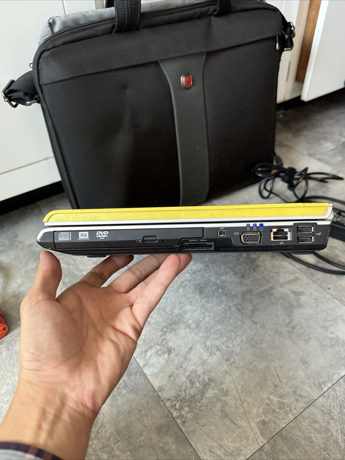 Lg Wdscreen Dell Inspiron 1521 Laptop 1.GB Windows 7 Pro AMD Turion 64×2 Battery