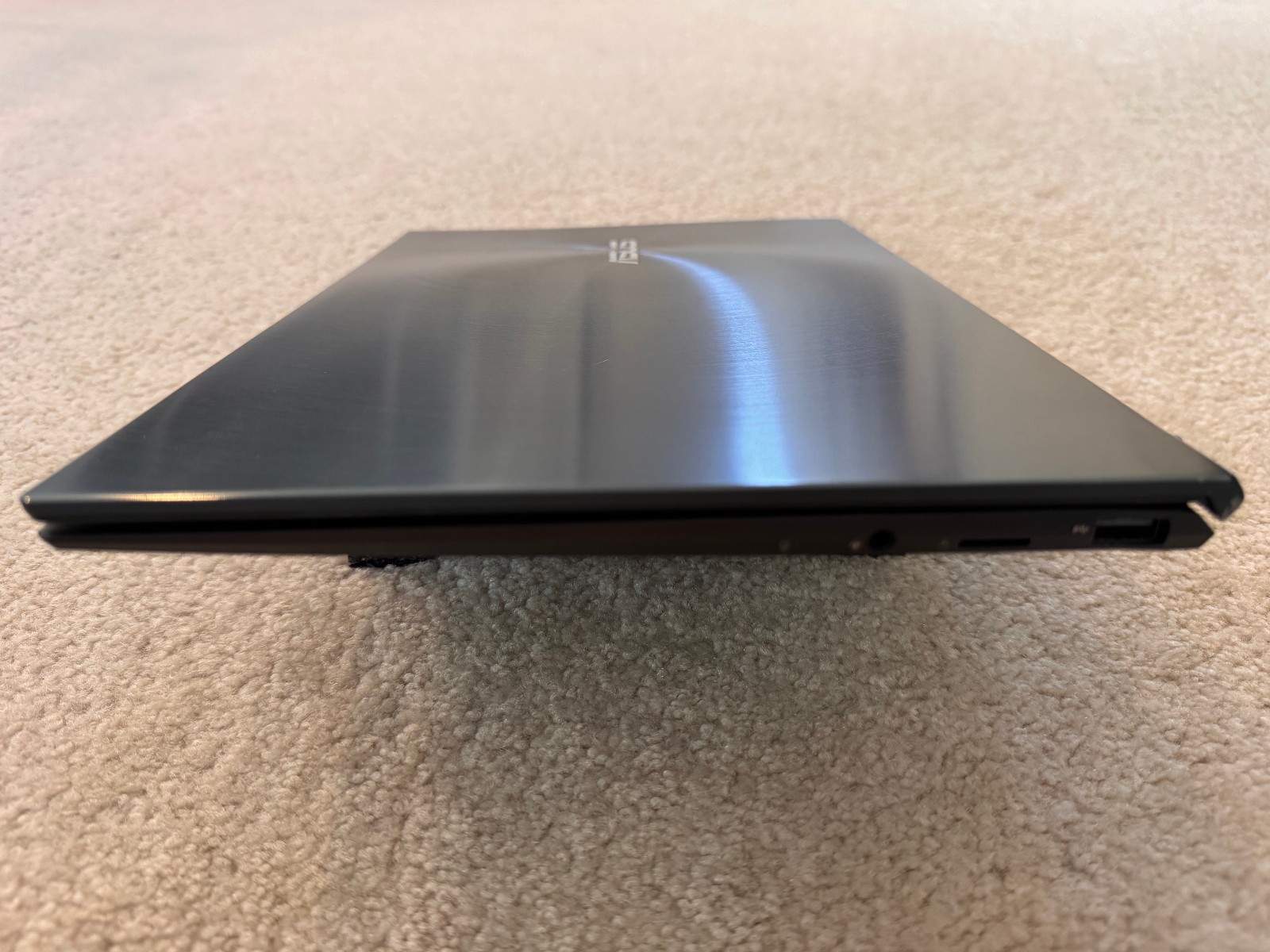 ASUS ZENBOOK 14 UM425Q 14″ 1TBSSD/8GBRAM AMD RYZEN 5 5600H WIN11HOME EXCELLENT!