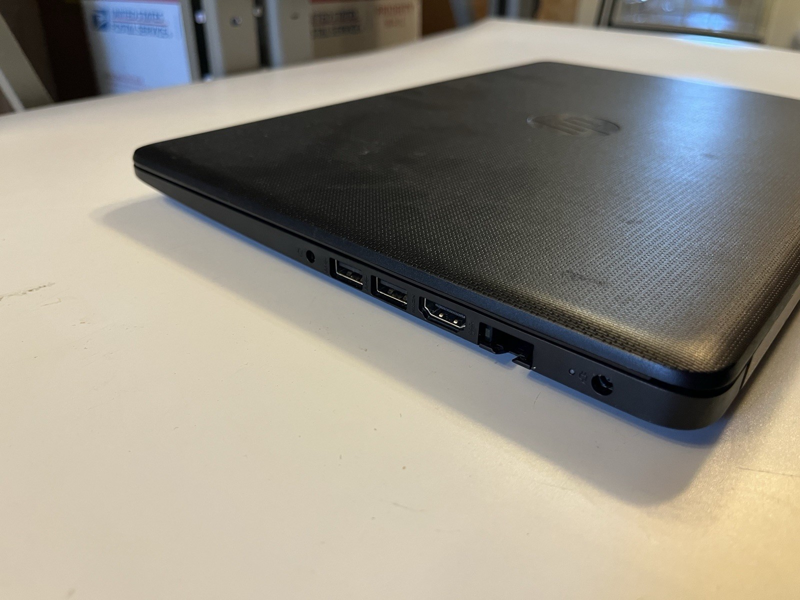 HP Laptop 14-CM0XXX AMD E4-9000e Radeon R2, 2300MHz 4GB 32GB (Slow) 🛑