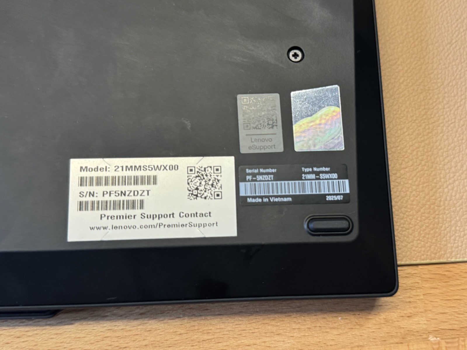 ThinkPad T14 Gen 5 14” Touchscreen – Intel Core Ultra 5 135U, 16GB, 256GB SSD