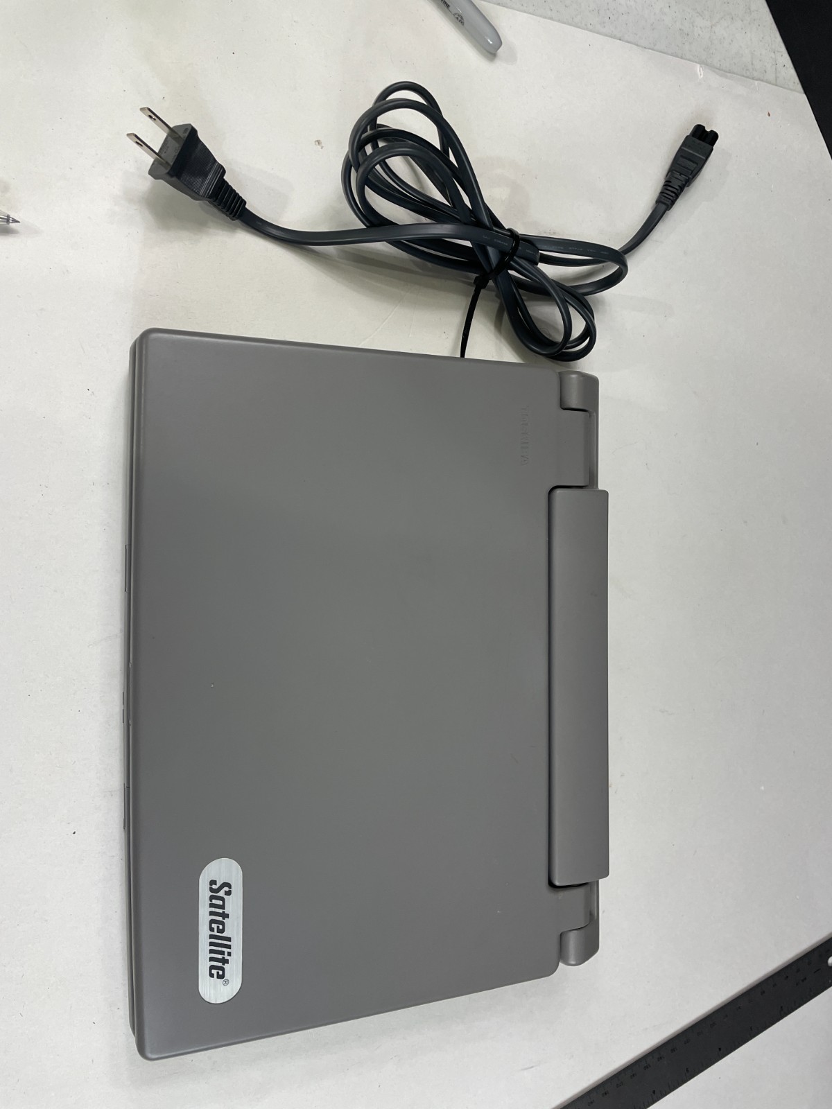 Toshiba Satellite T2105 Laptop ~ 486DX2 CPU ~ Monochrome 4MB RAM ~ Bad Floppy