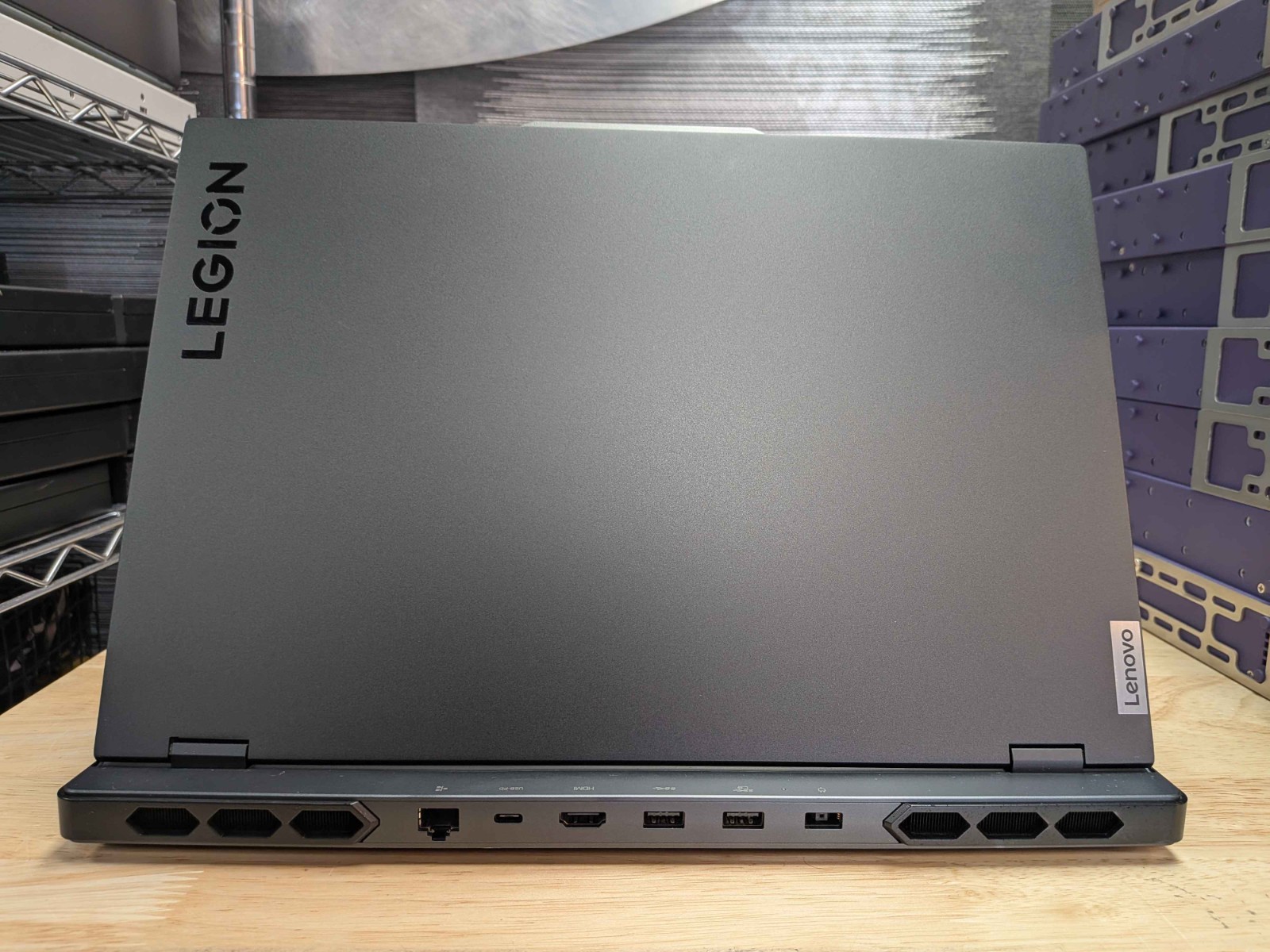 Lenovo Legion Pro 7 16IRX8H 16″ i9-13900HX RTX 4080 32GB 1TB W11 Gray