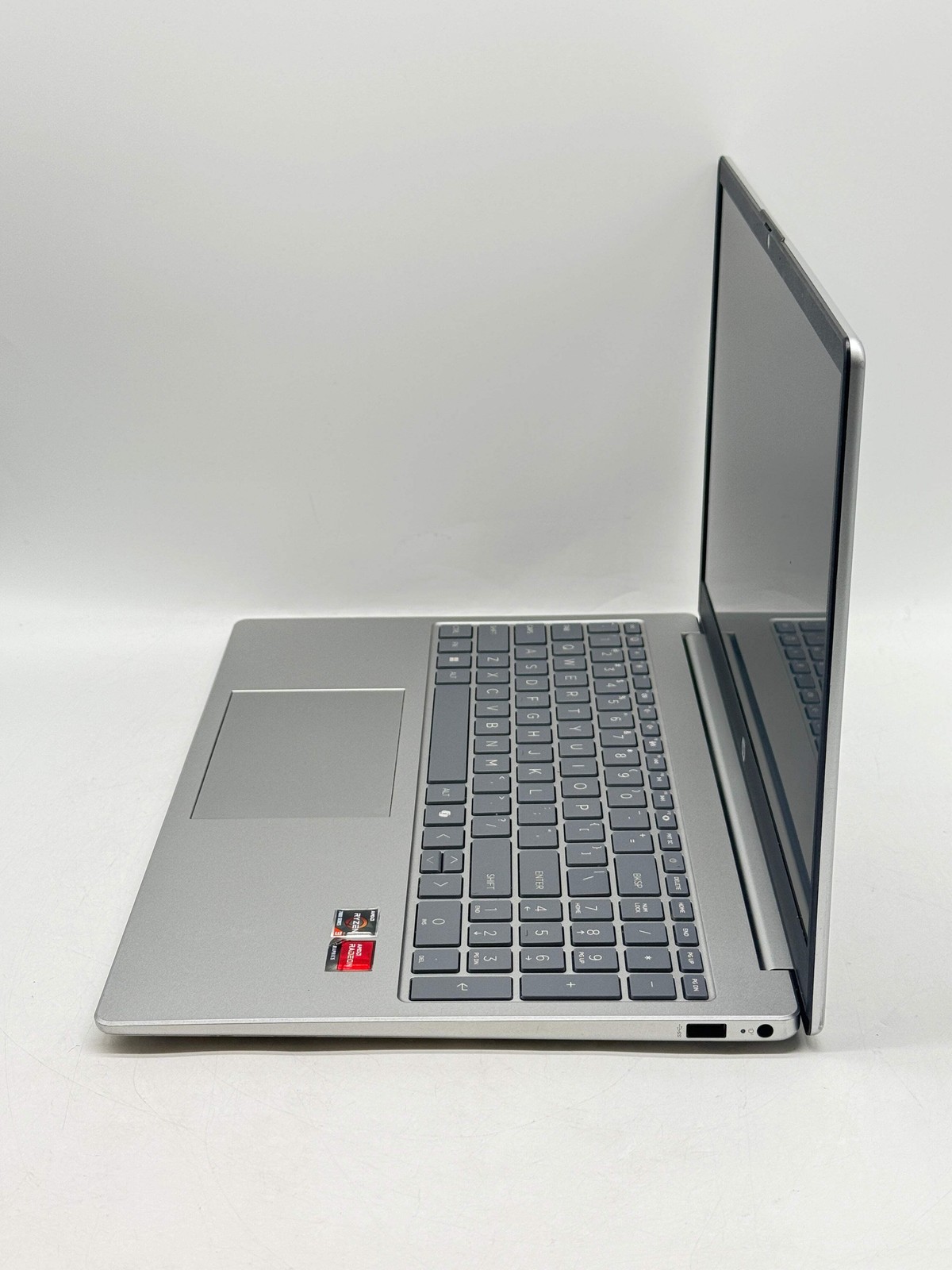 HP 15-fc0399nr 15″ Laptop Ryzen 3 7320U 8GB 256GB SSD Silver – For Parts