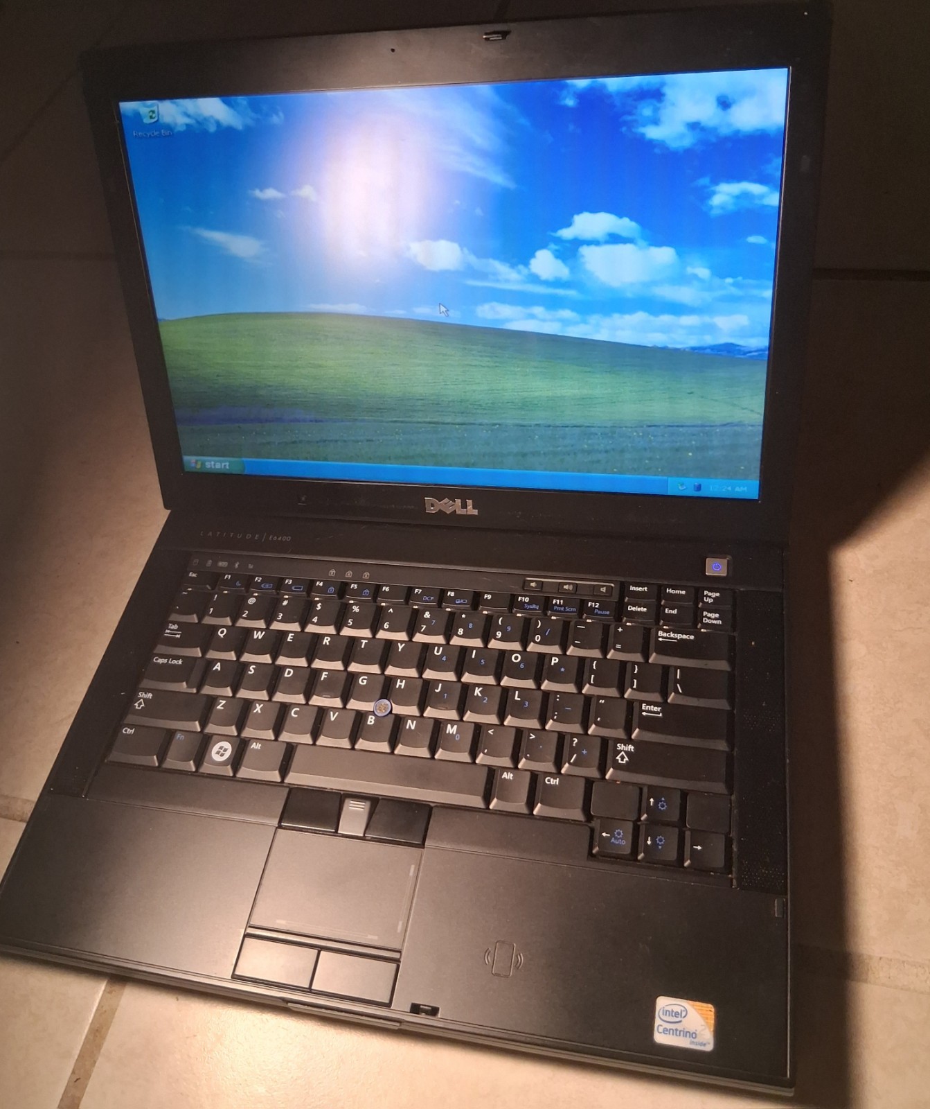 Dell latitude e6400 Windows XP Sp3 250GB 4GB ram charger Included Good Battery