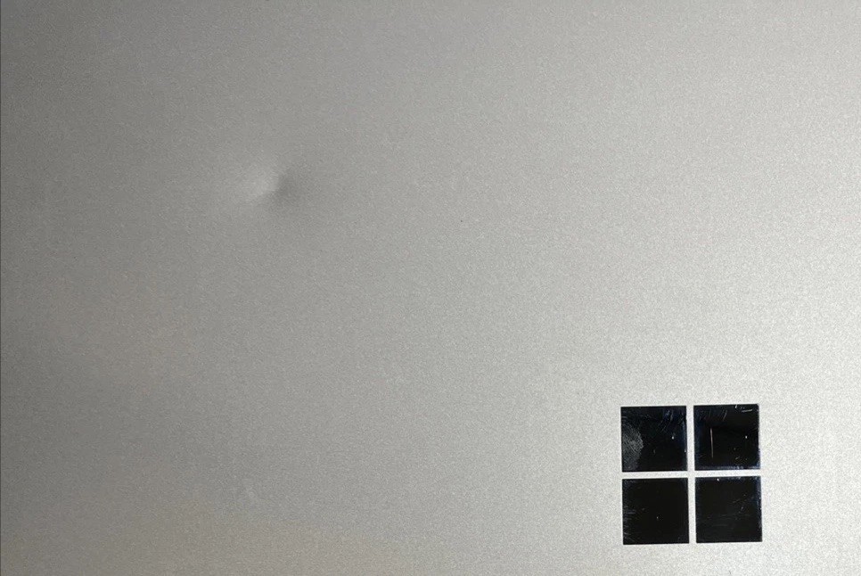 Microsoft Surface Laptop 2 13″ i7-8650U @ 1.90GHz 8GB 256GB *Grade C*