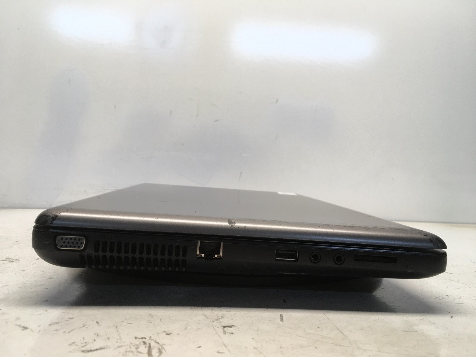 HP 2000-299WM Intel Celeron Dual-Core T3500 2.1GHz 3 GB NO HDD
