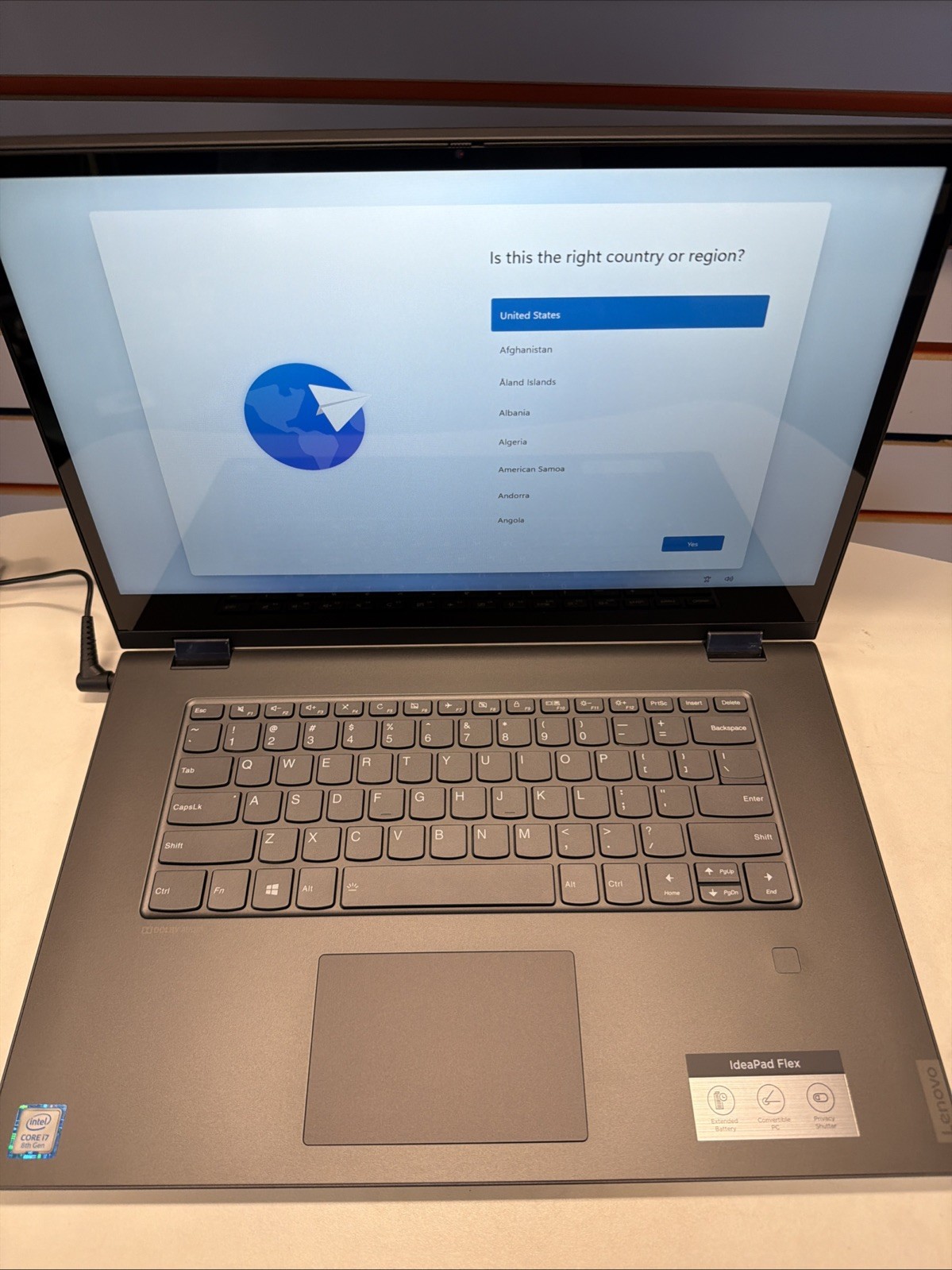 Lenovo IdeaPad Flex 15 15.6″ (256GB SSD, Intel Core i7 8th Gen. 4.60 GHz,…